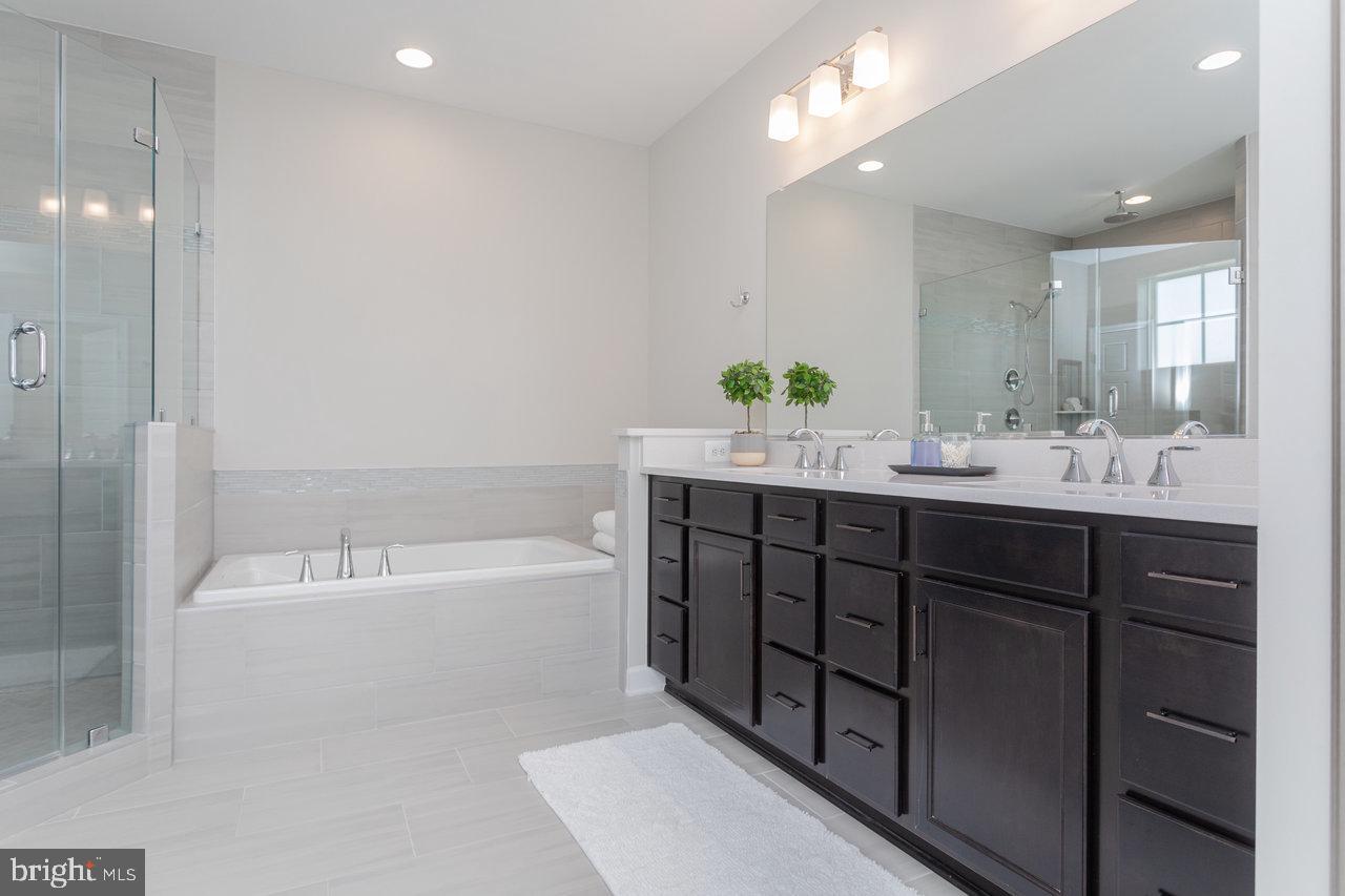 PRESTON LAKE - Residential