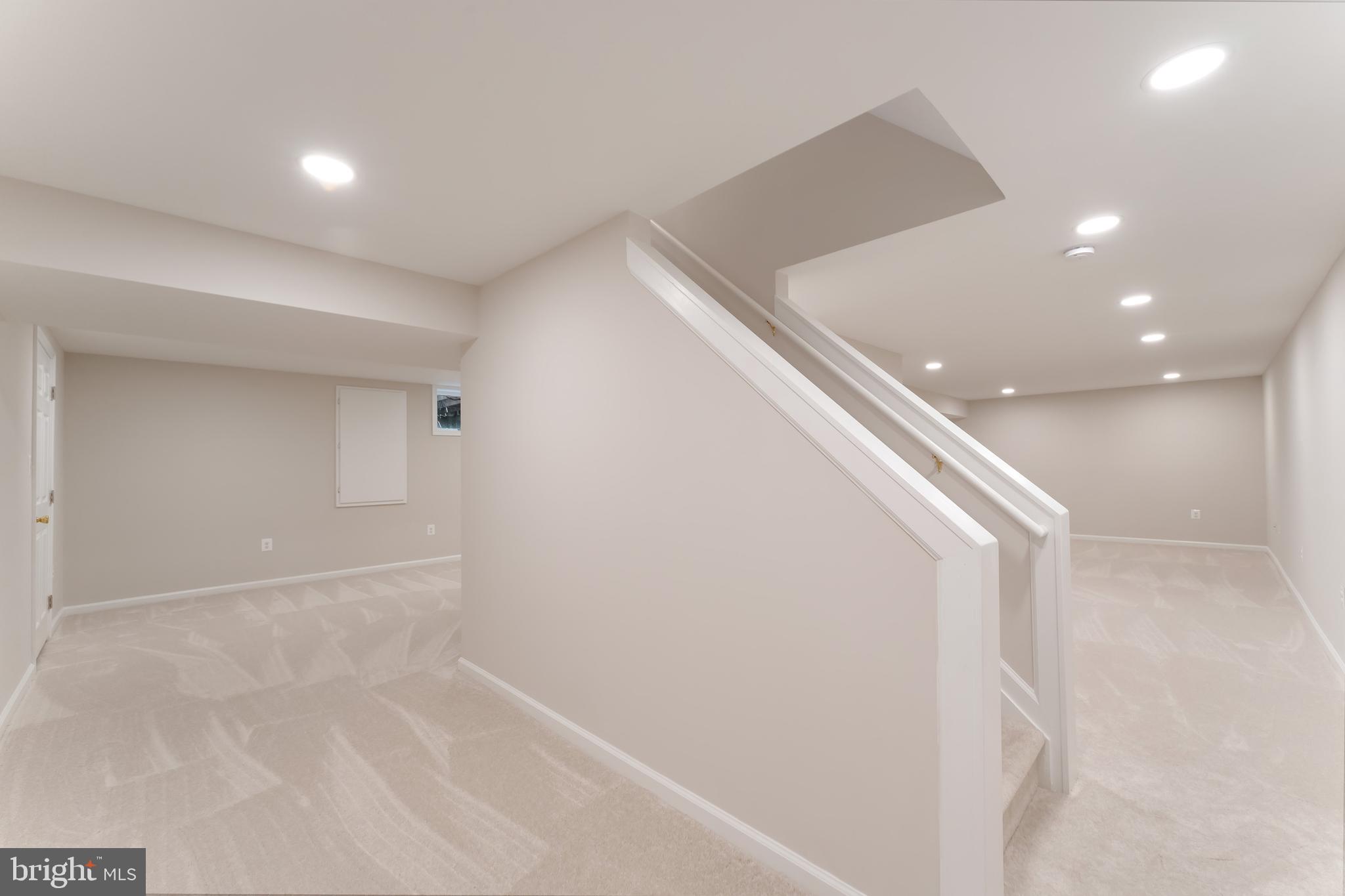 CRESTBROOK - Residential