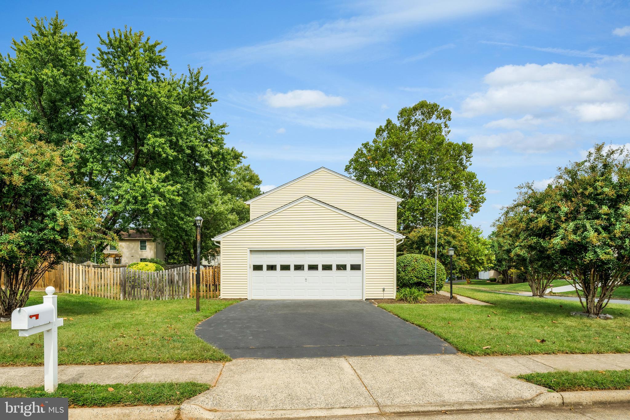 CRESTBROOK - Residential