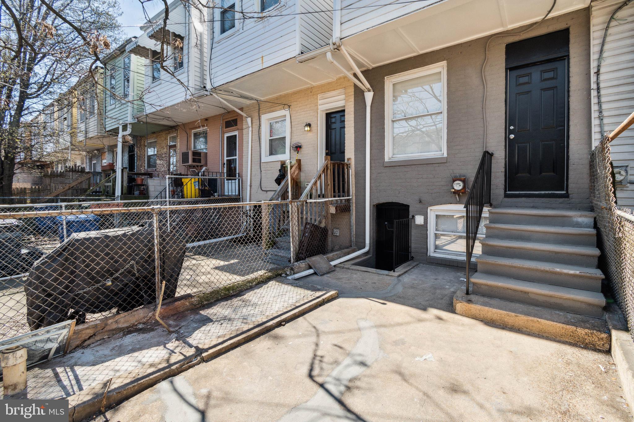 ELLWOOD PARK - Residential