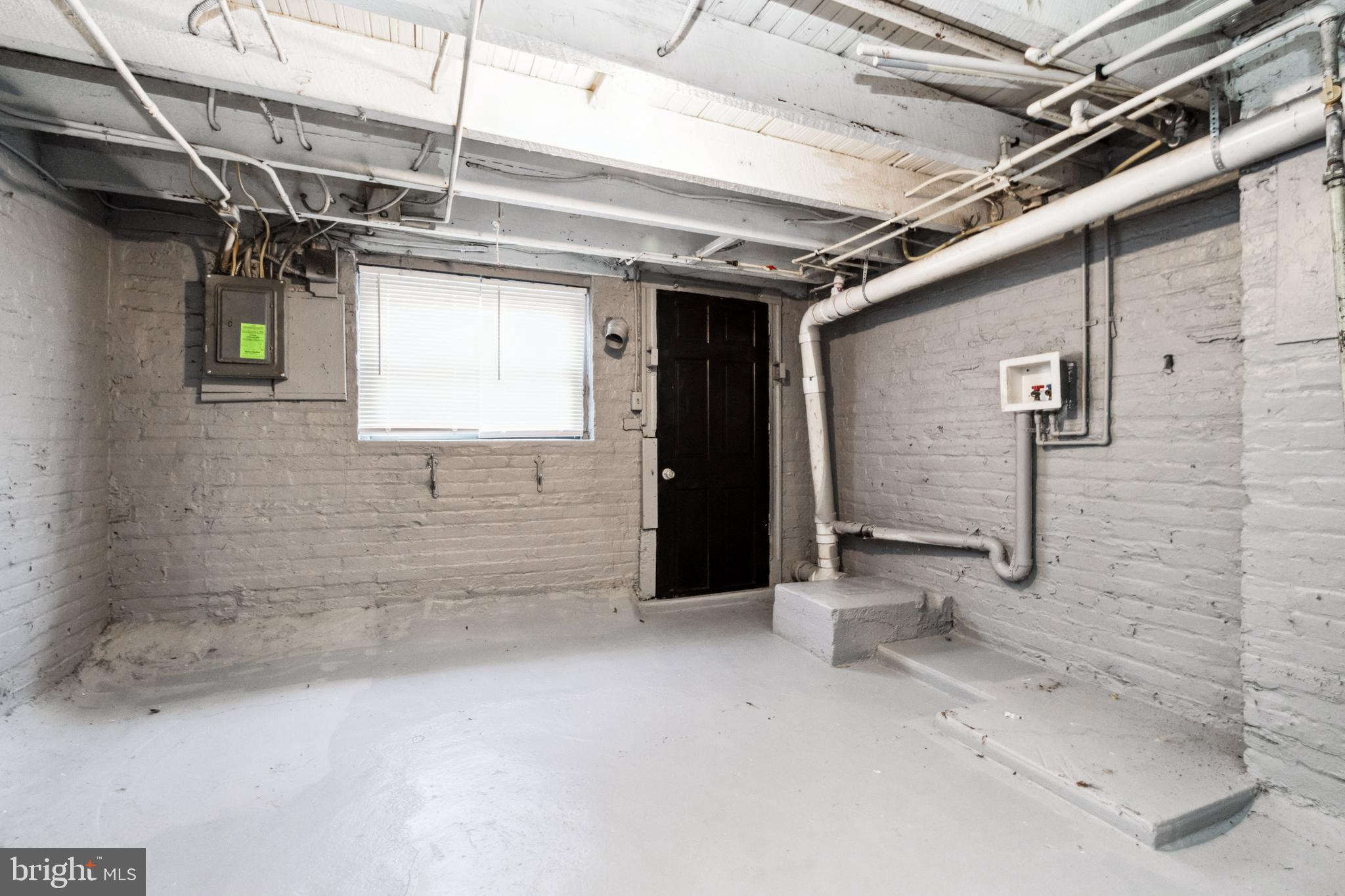 ELLWOOD PARK - Residential