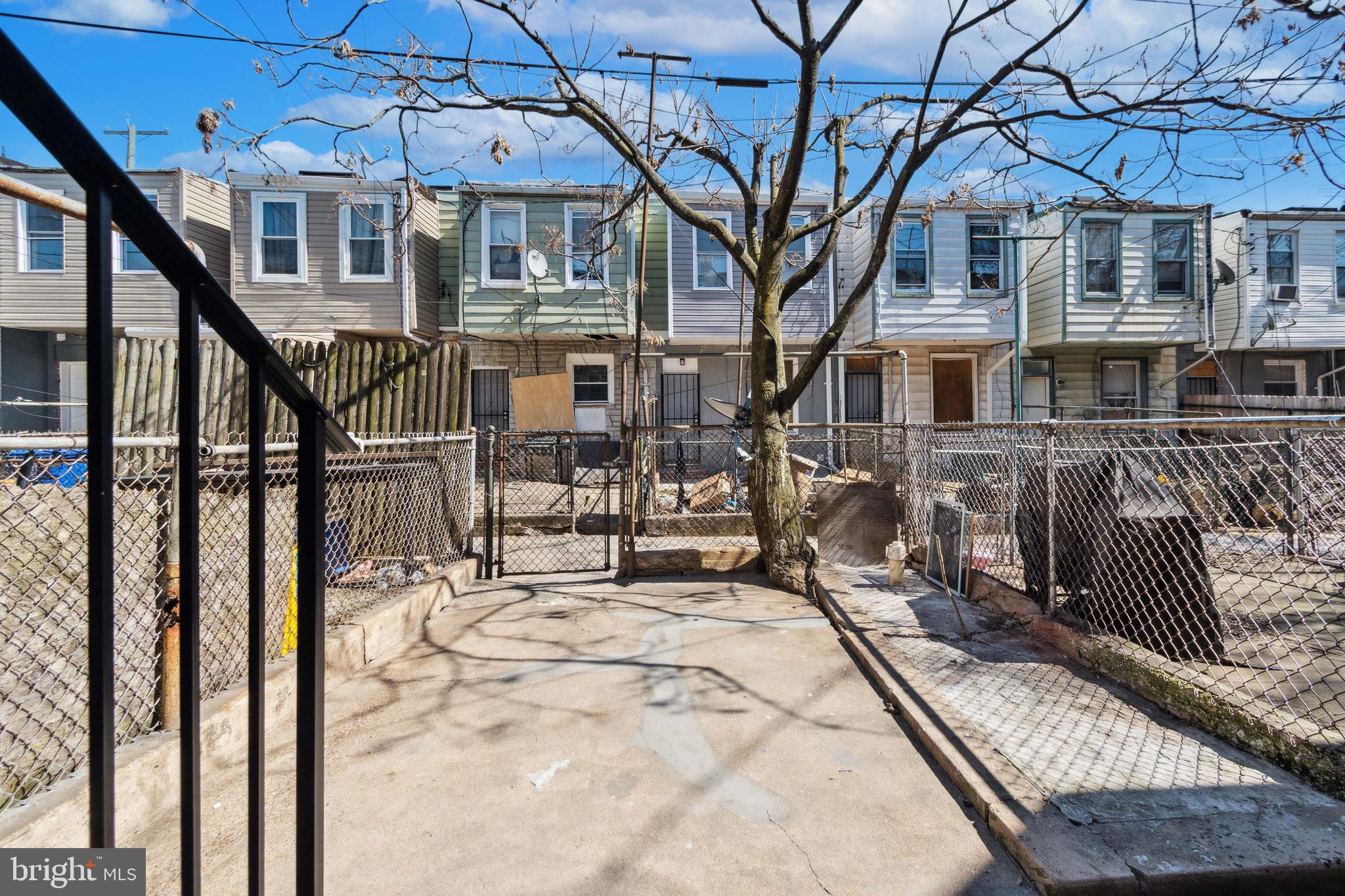 ELLWOOD PARK - Residential