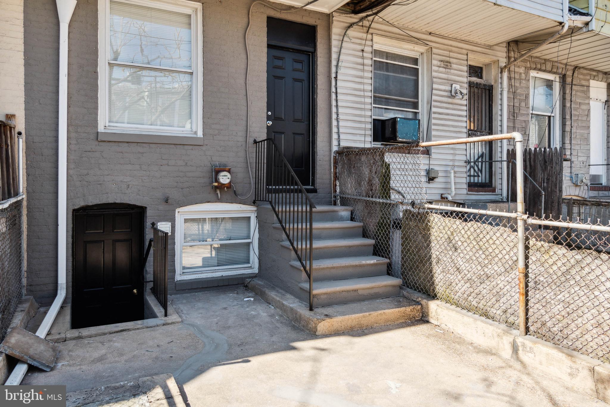 ELLWOOD PARK - Residential