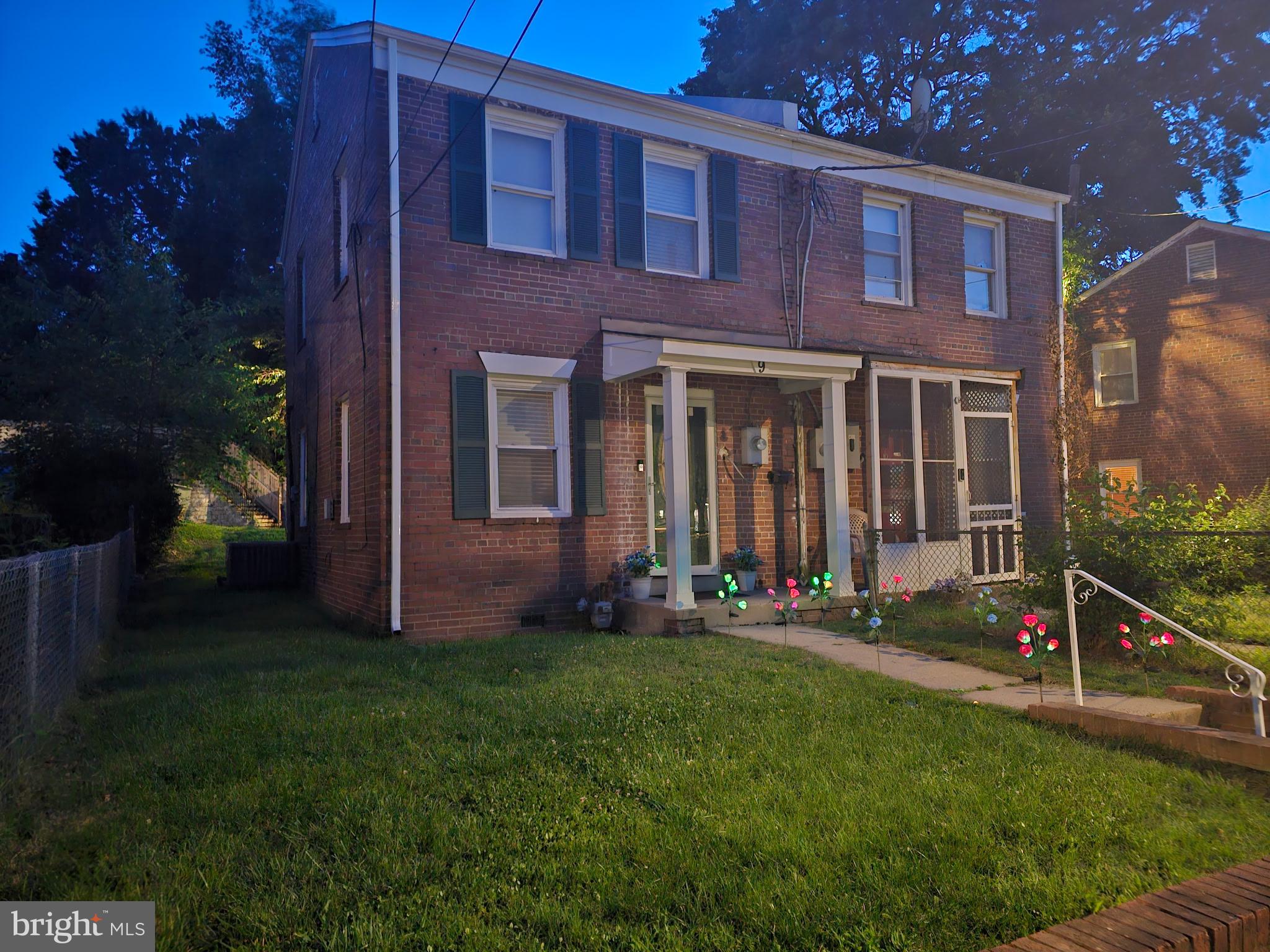 9 47TH STREET SE