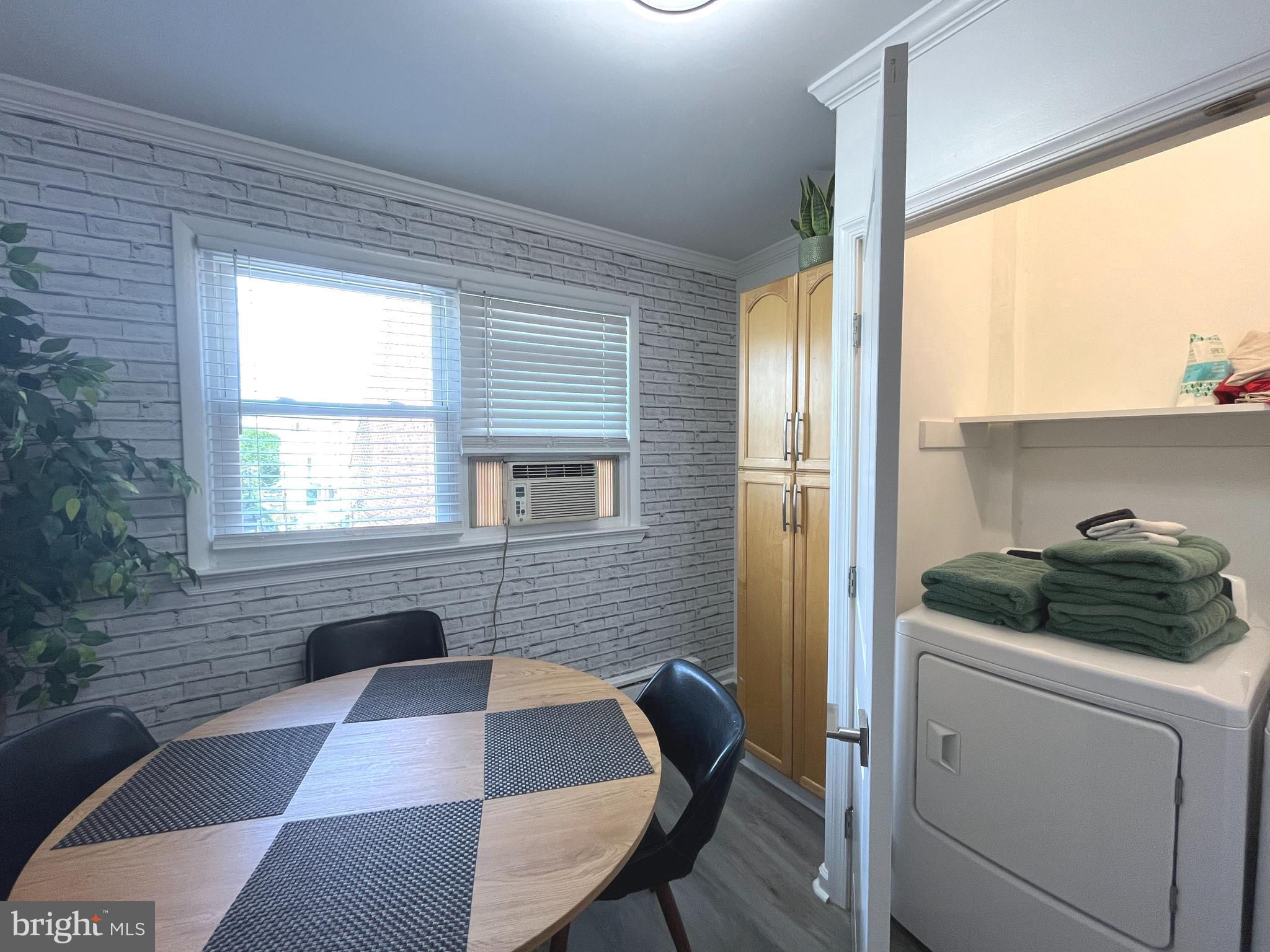 WHITMAN - Residential