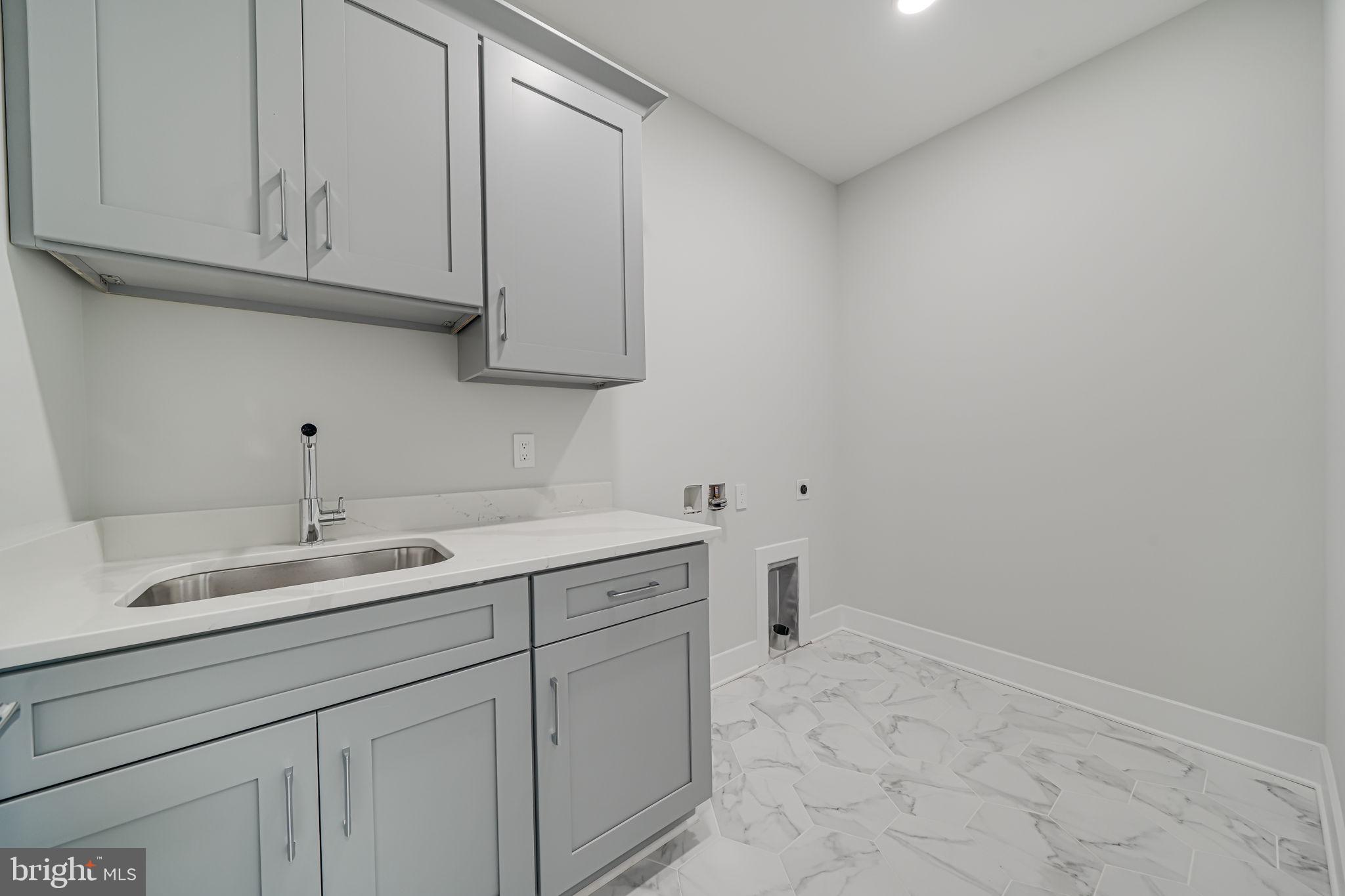 BROYHILL HEIGHTS - Residential