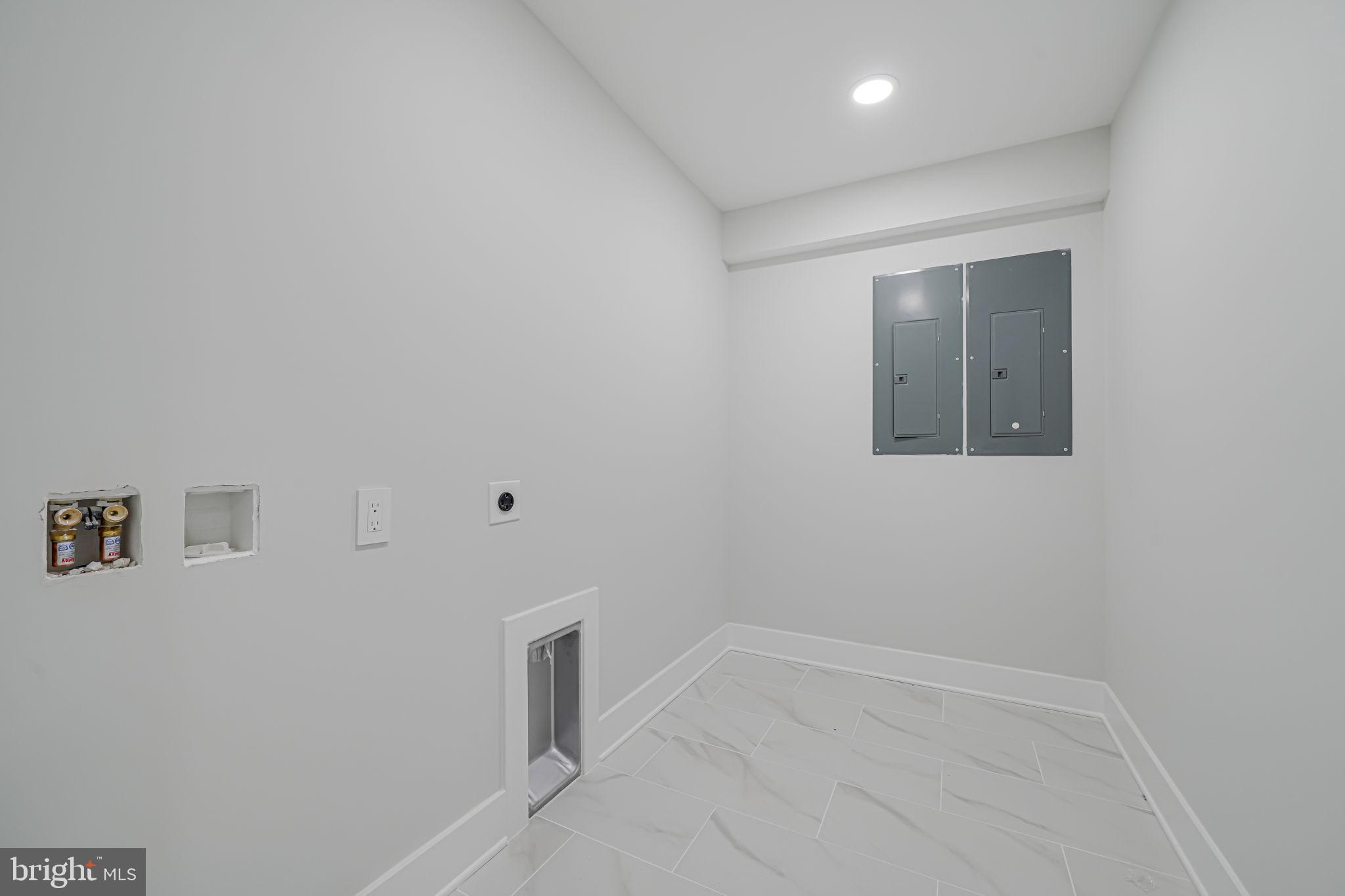 BROYHILL HEIGHTS - Residential