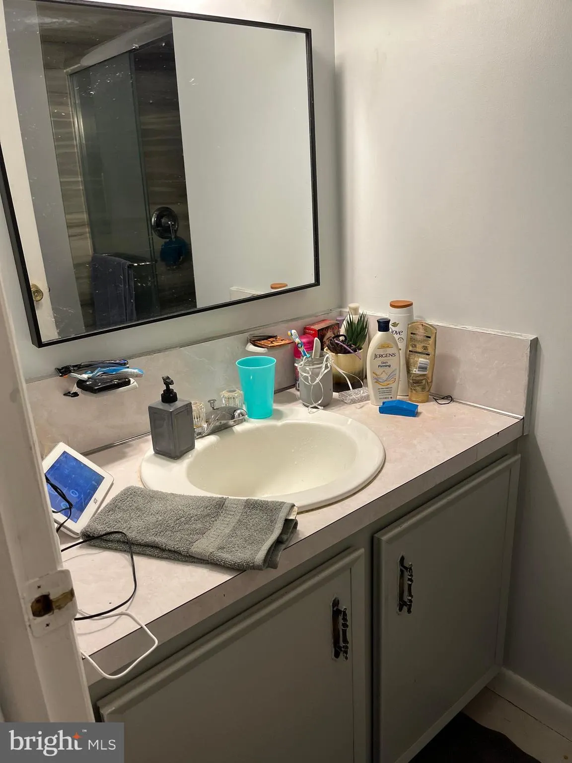 Hagerstown, Maryland 21742, United States, 4 Bedrooms Bedrooms, ,3 BathroomsBathrooms,Residential,Contingent,232354