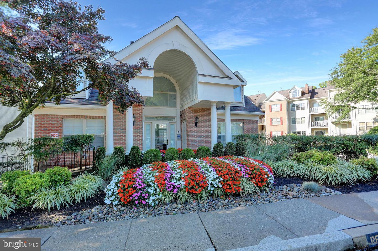 FALLS GABLE - Residential