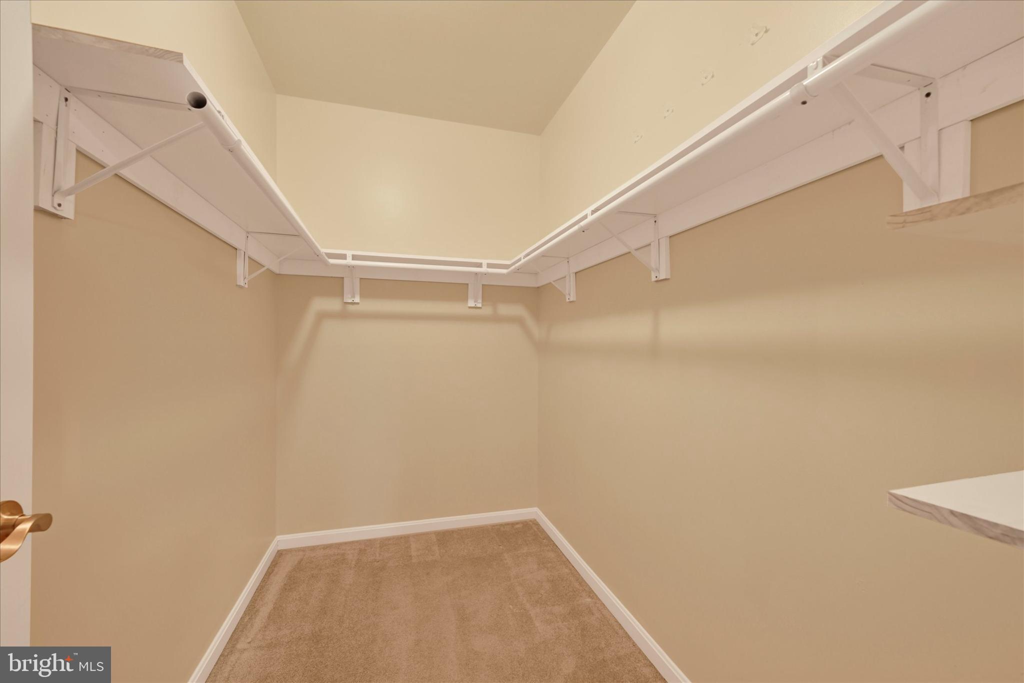 FALLS GABLE - Residential