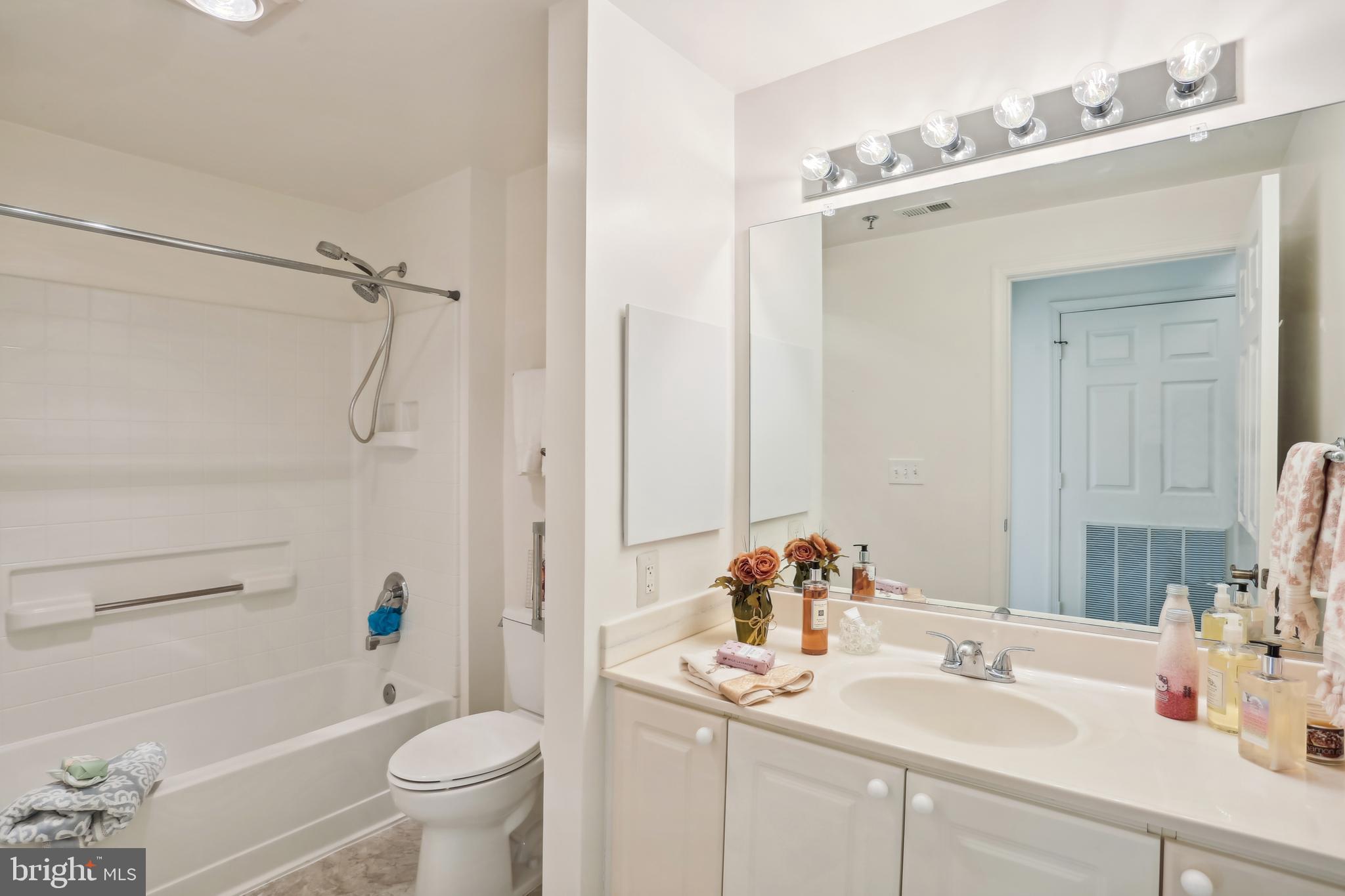 TURNBERRY COURTS AT LEIS - Residential