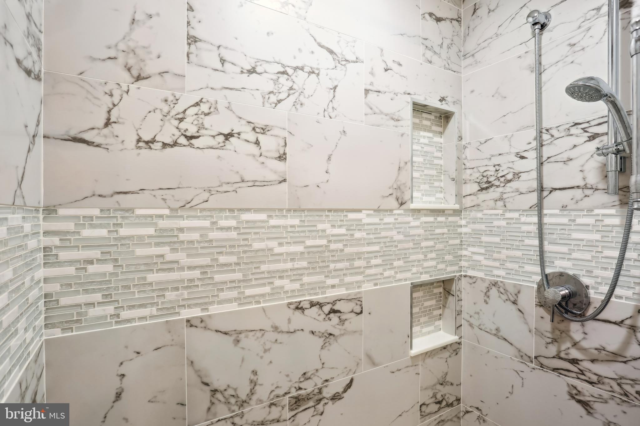 TURNBERRY COURTS AT LEIS - Residential