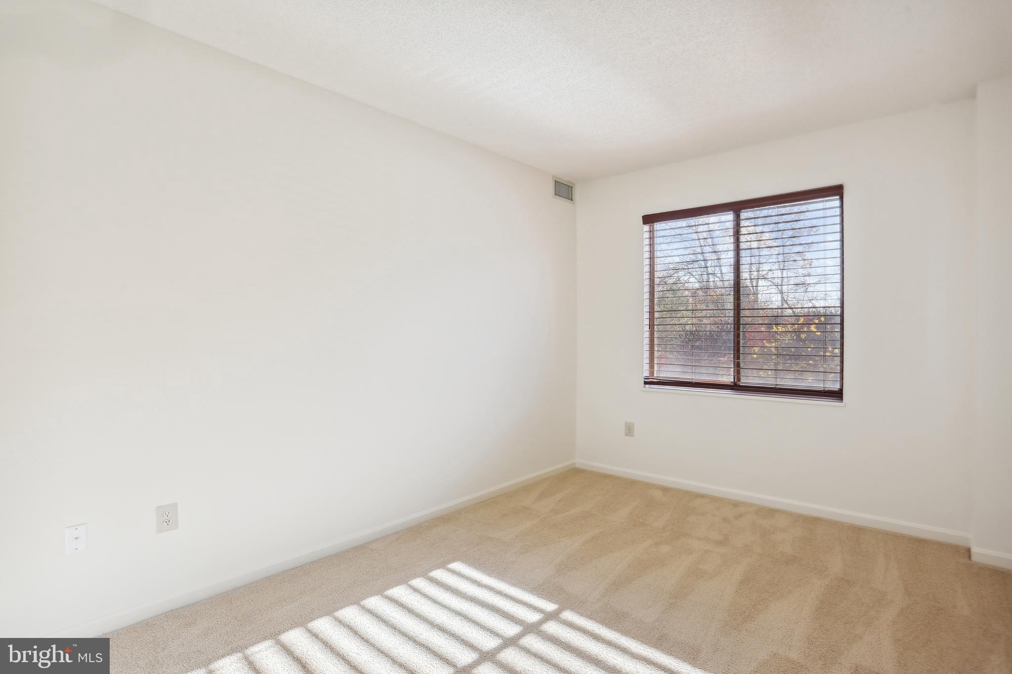 TURNBERRY COURTS AT LEIS - Residential