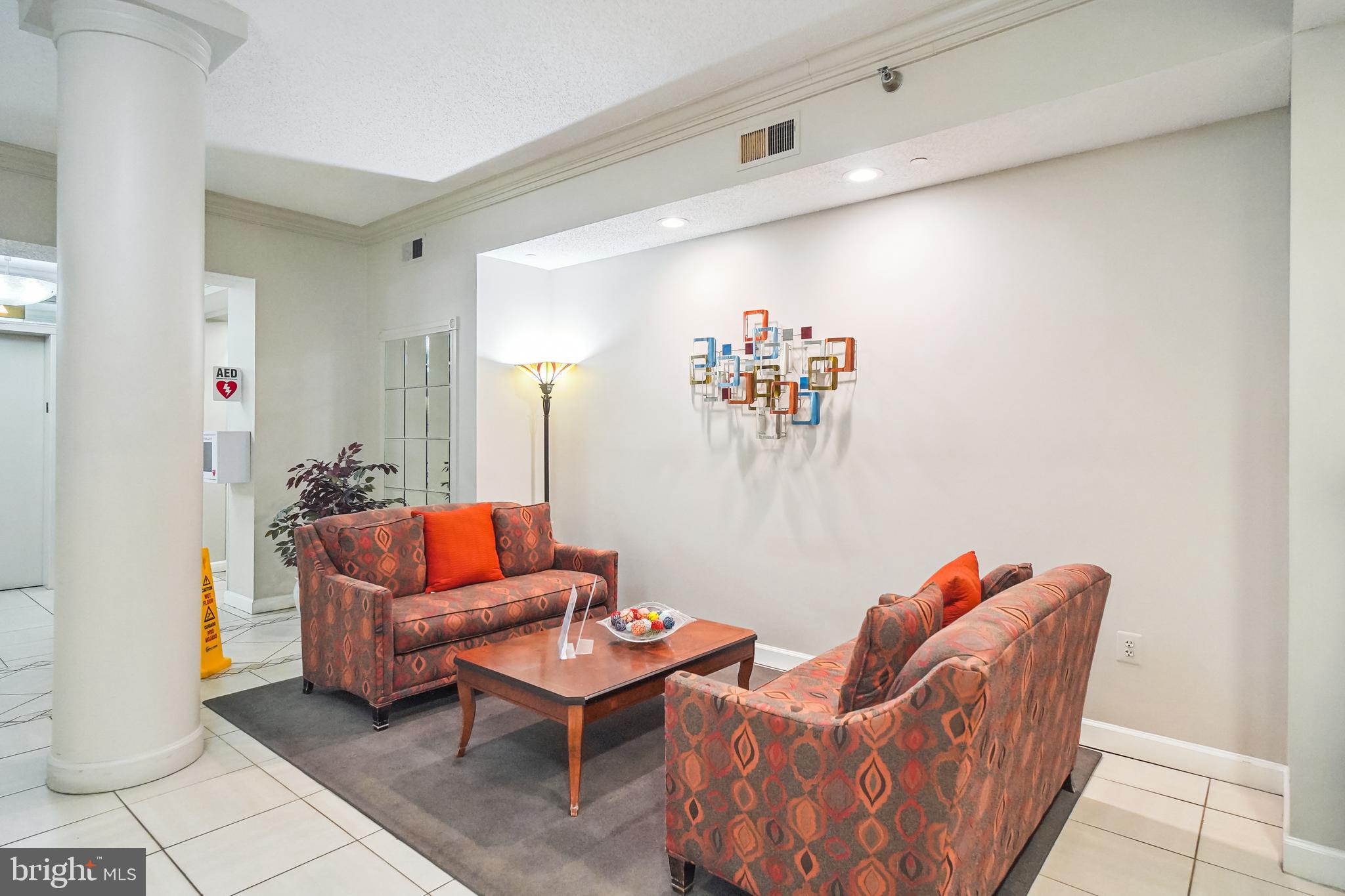 TURNBERRY COURTS AT LEIS - Residential