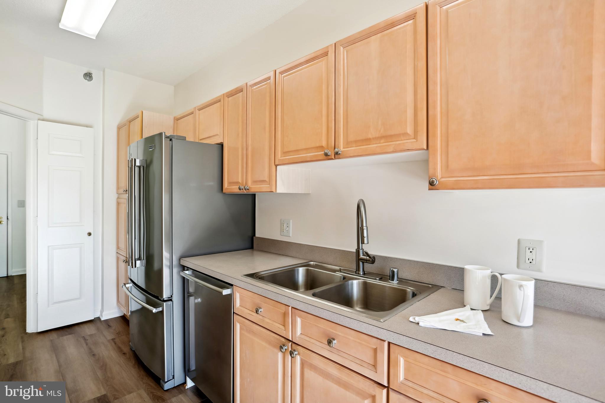 TURNBERRY COURTS AT LEIS - Residential