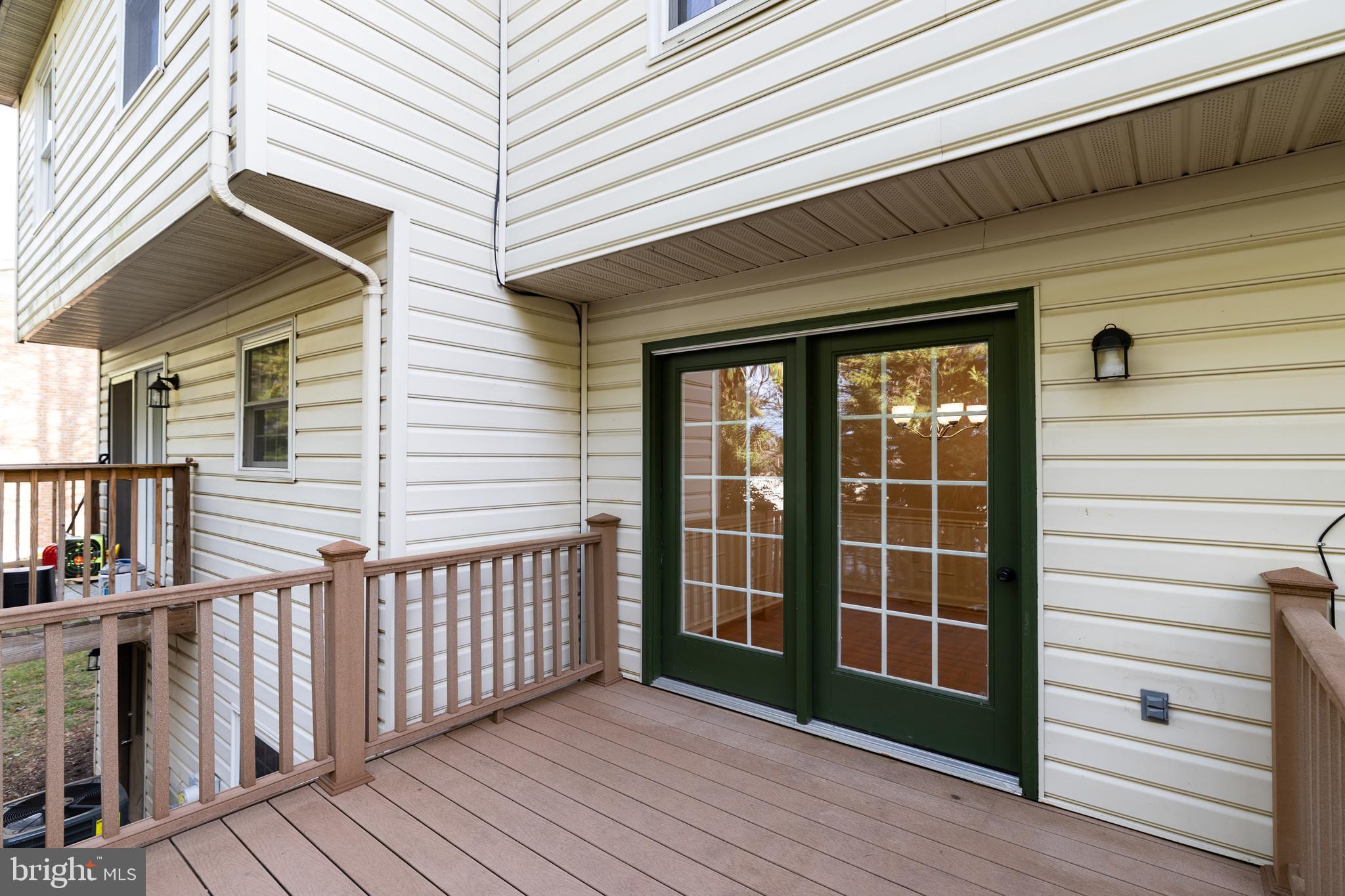 TUDOR SQUARE - Residential