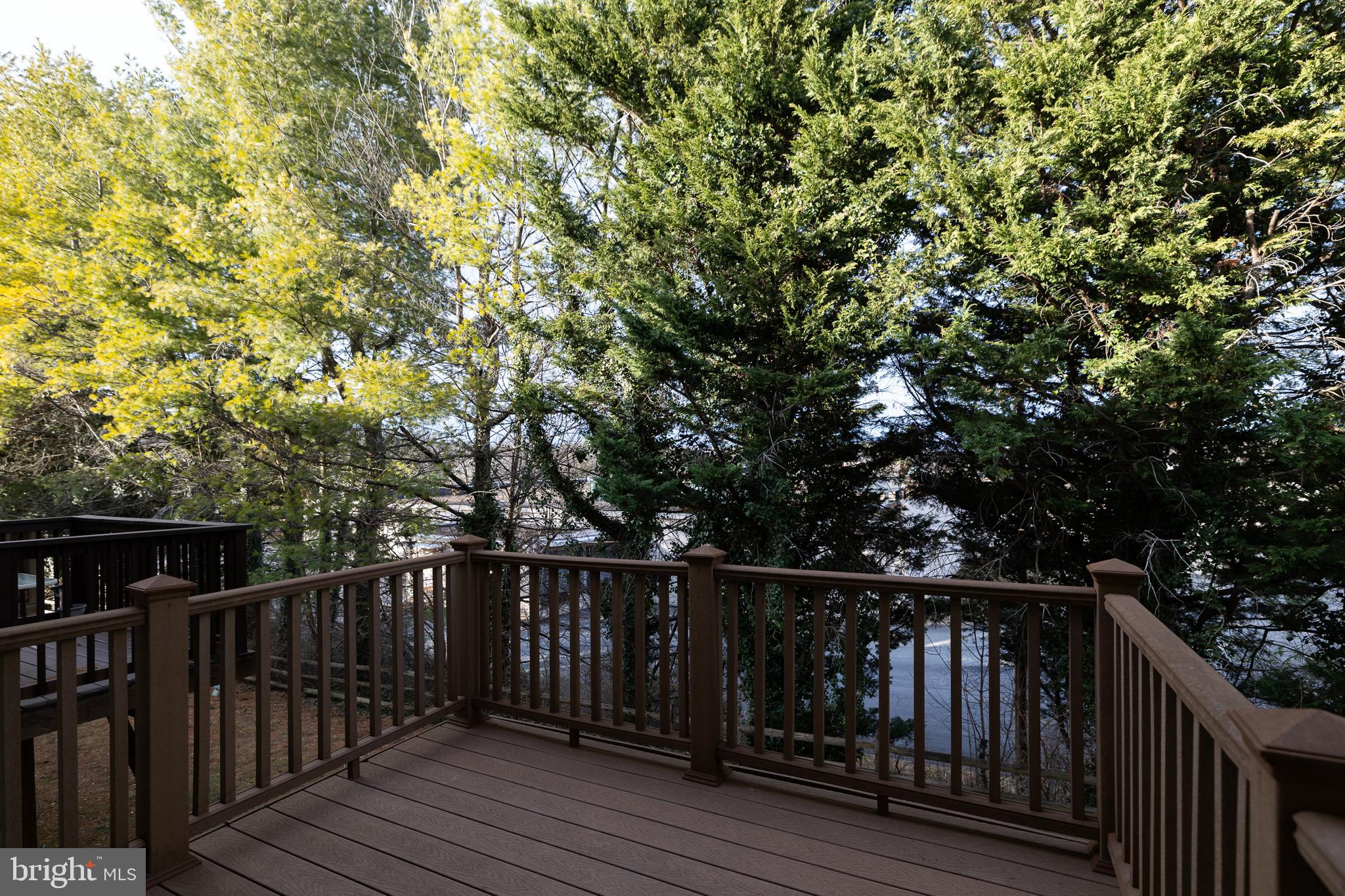 TUDOR SQUARE - Residential