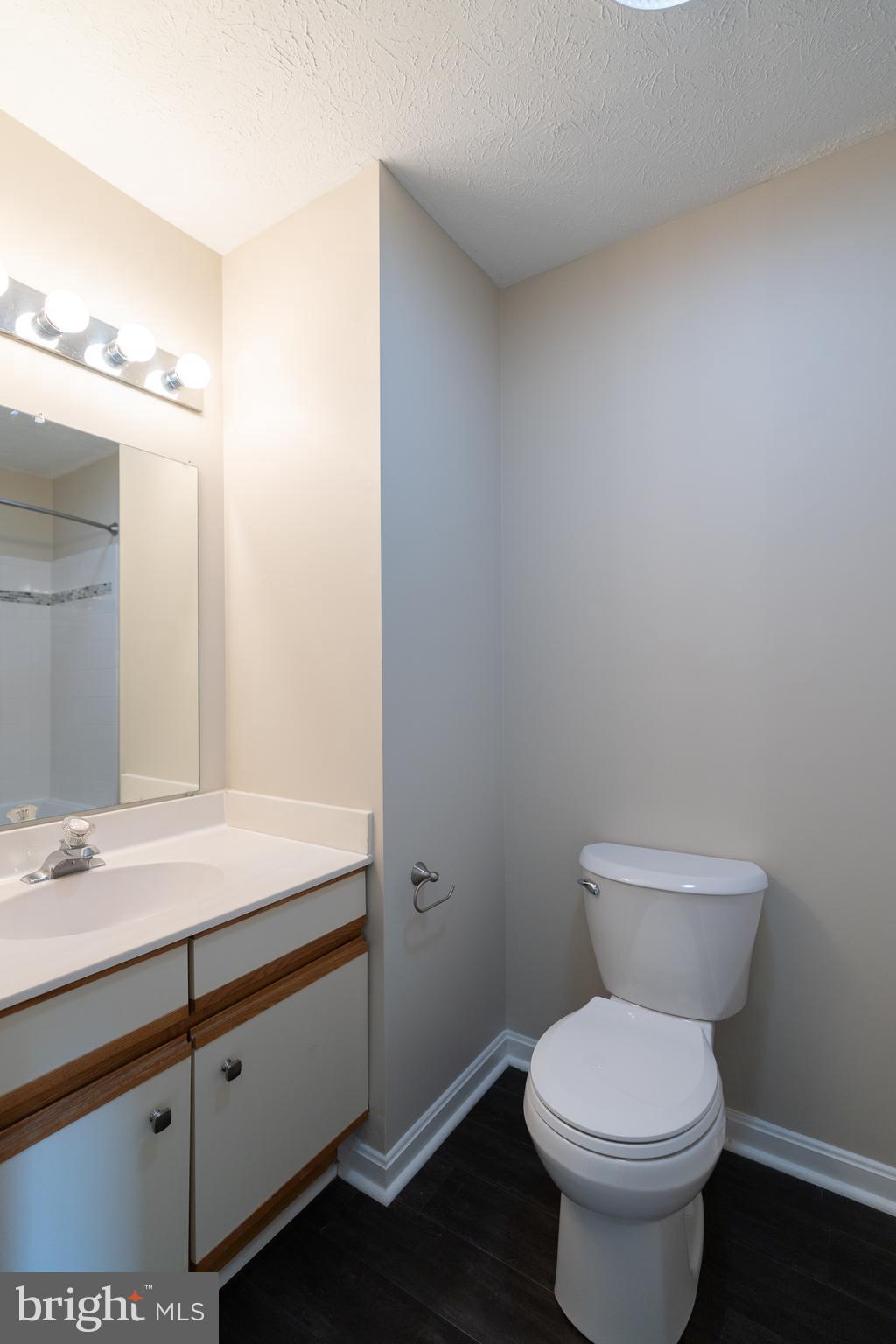 TUDOR SQUARE - Residential