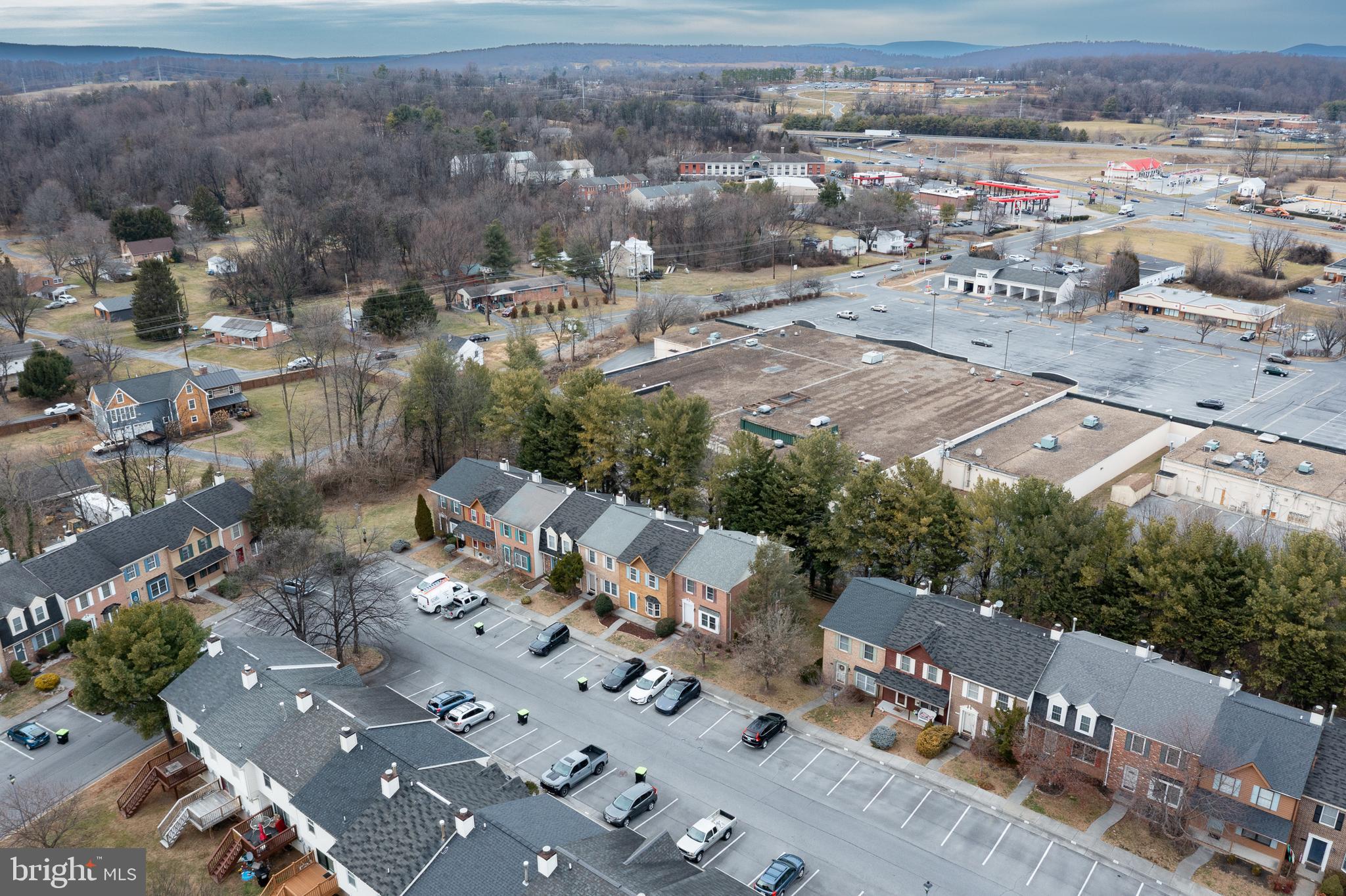 TUDOR SQUARE - Residential