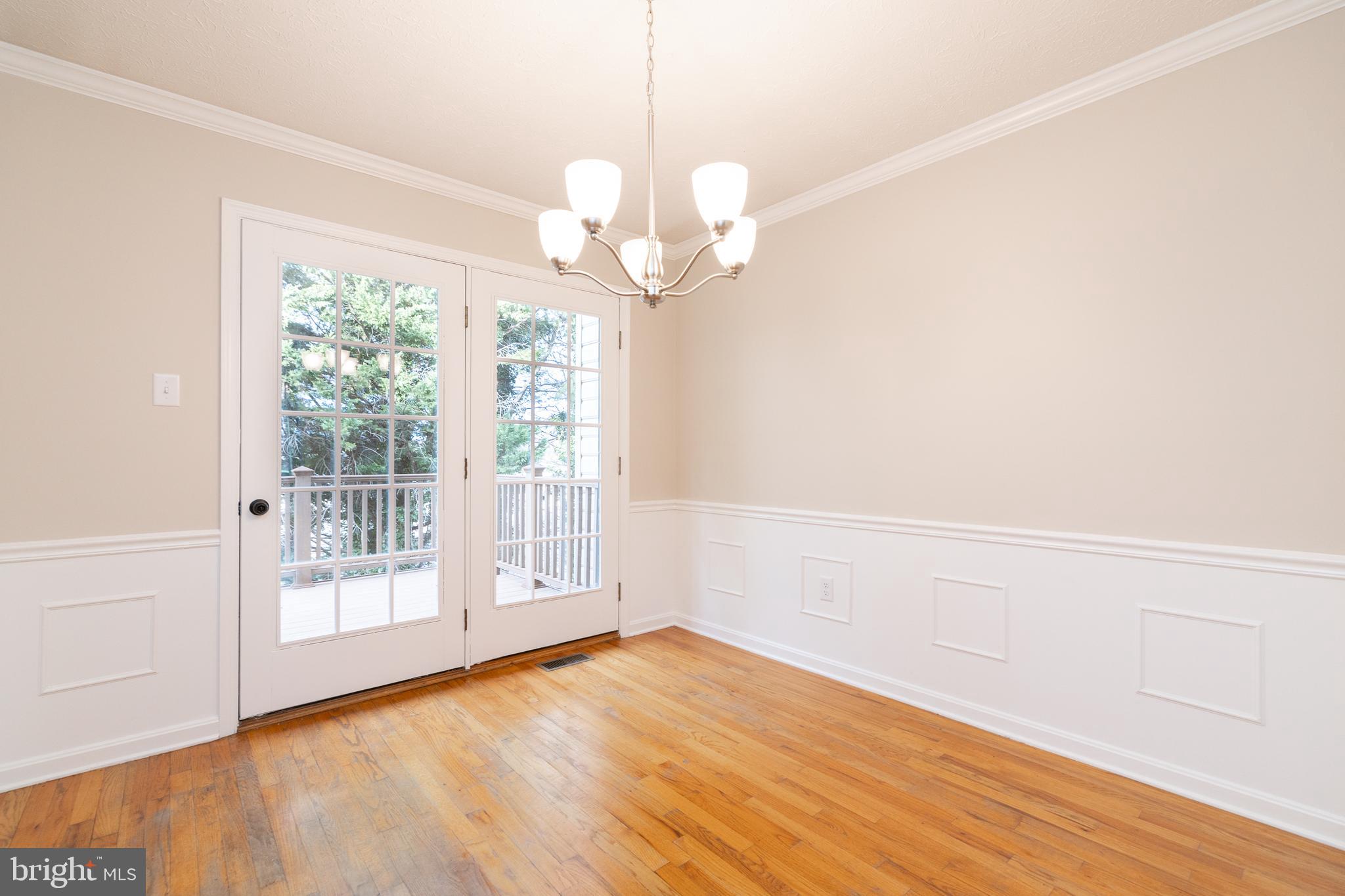 TUDOR SQUARE - Residential