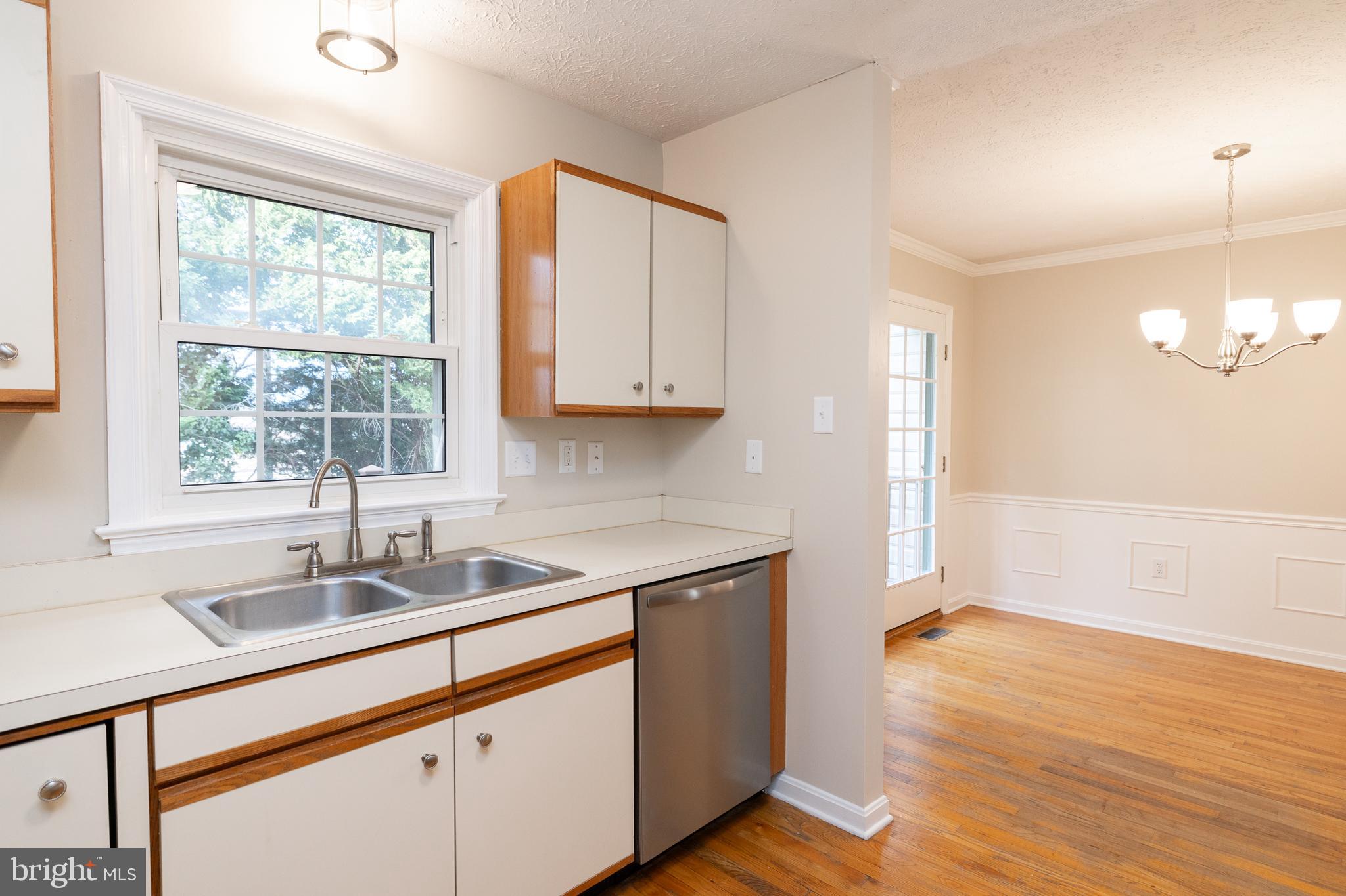 TUDOR SQUARE - Residential