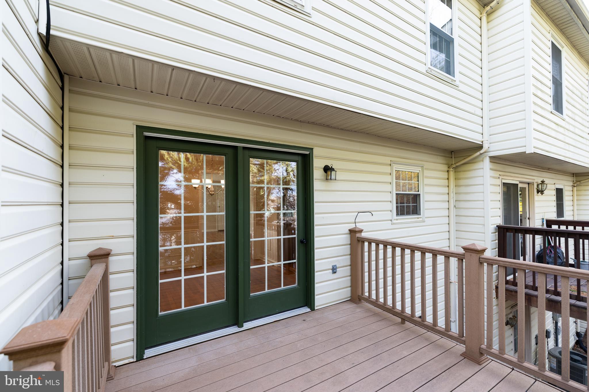 TUDOR SQUARE - Residential