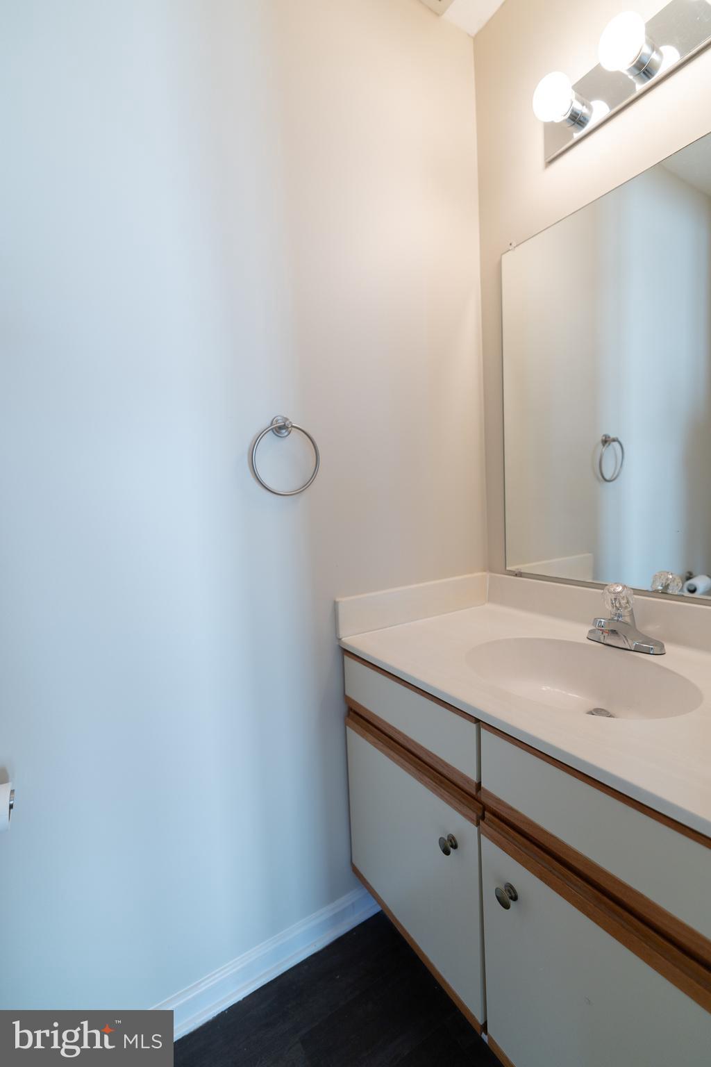 TUDOR SQUARE - Residential