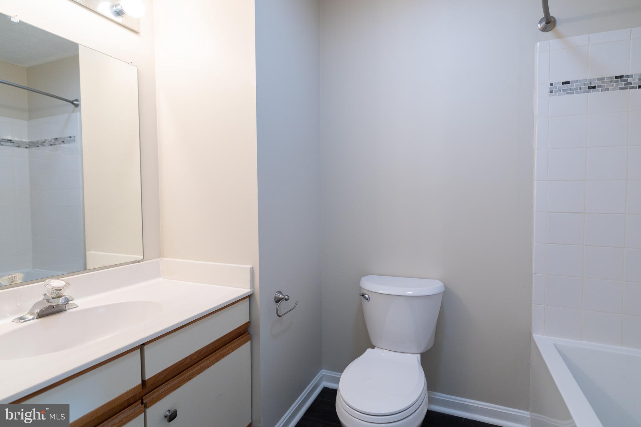 TUDOR SQUARE - Residential