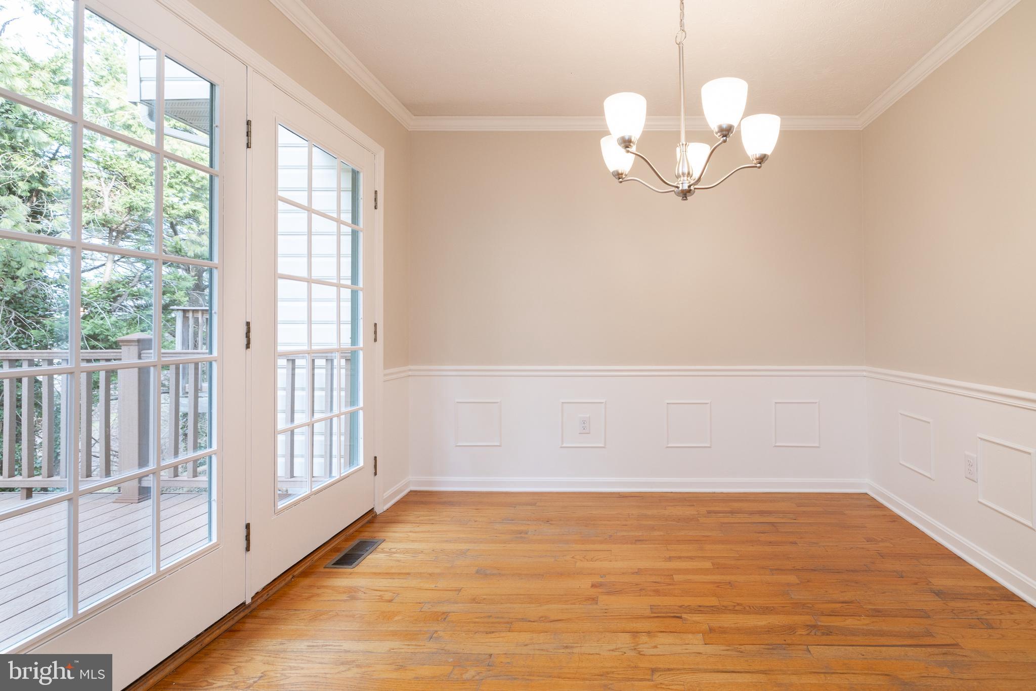 TUDOR SQUARE - Residential