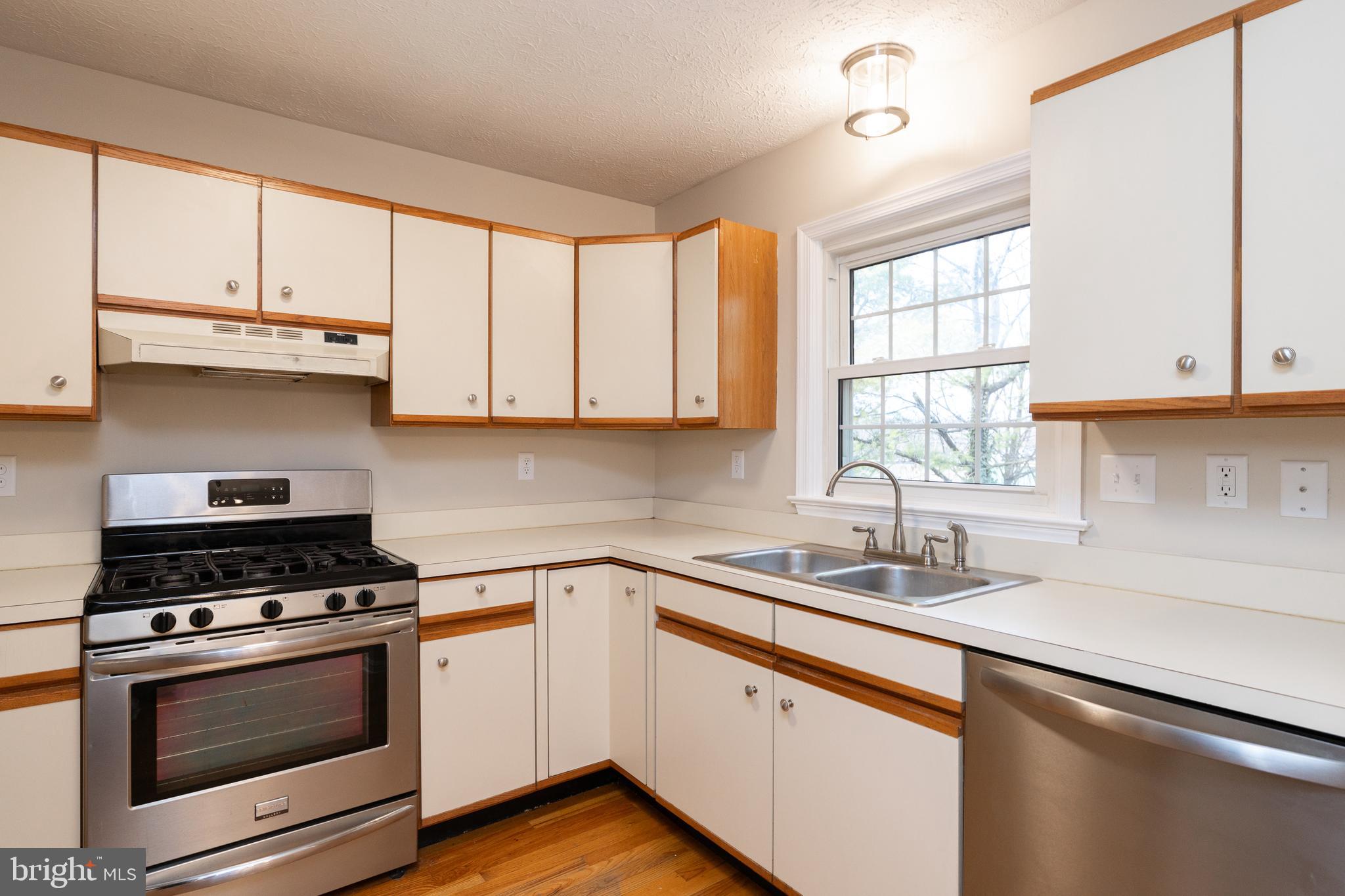 TUDOR SQUARE - Residential