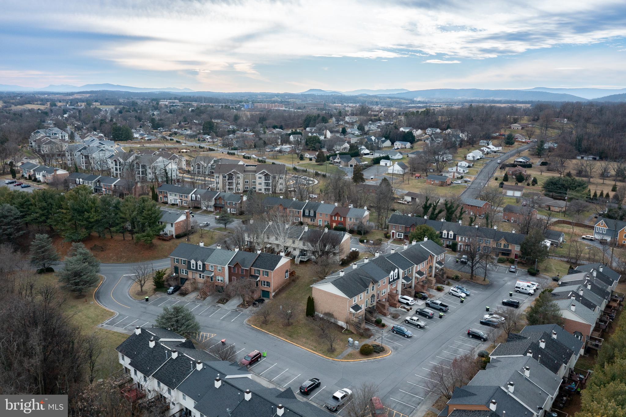 TUDOR SQUARE - Residential