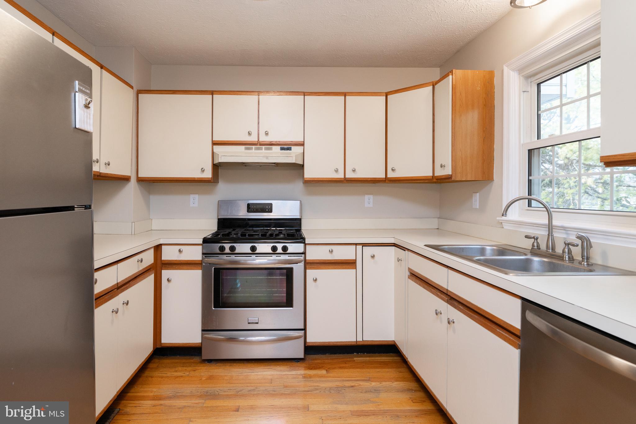 TUDOR SQUARE - Residential