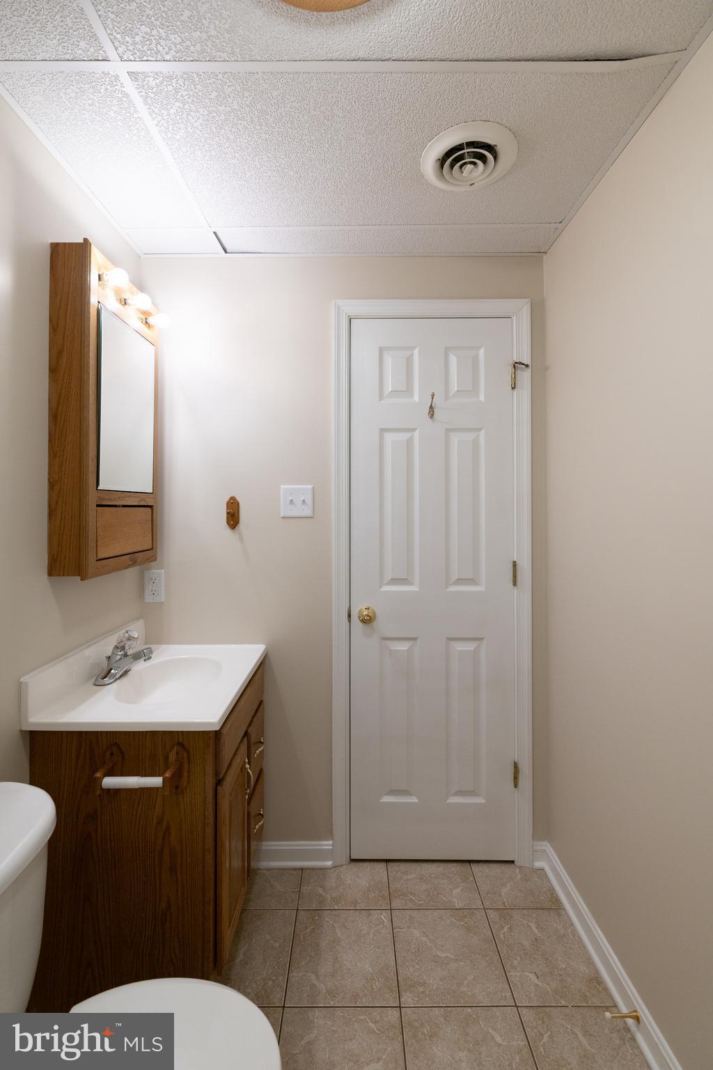 TUDOR SQUARE - Residential