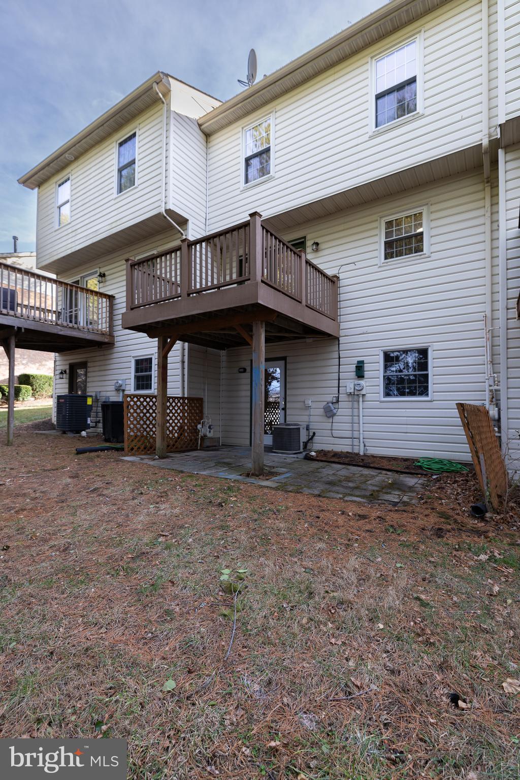 TUDOR SQUARE - Residential