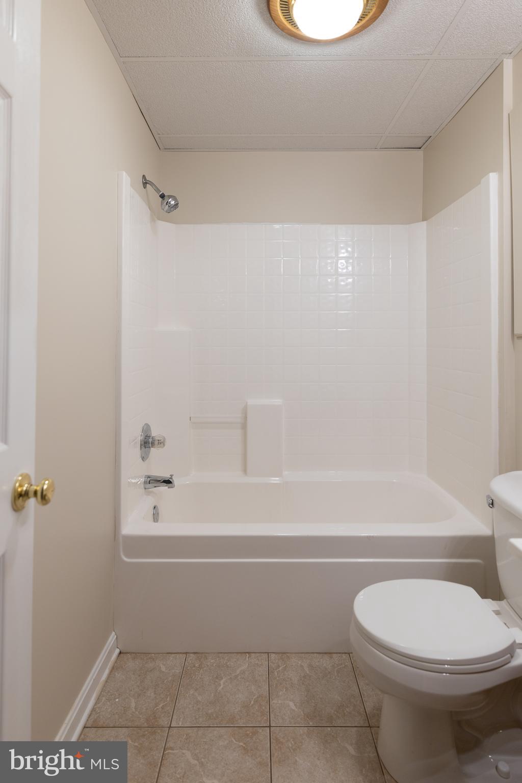 TUDOR SQUARE - Residential