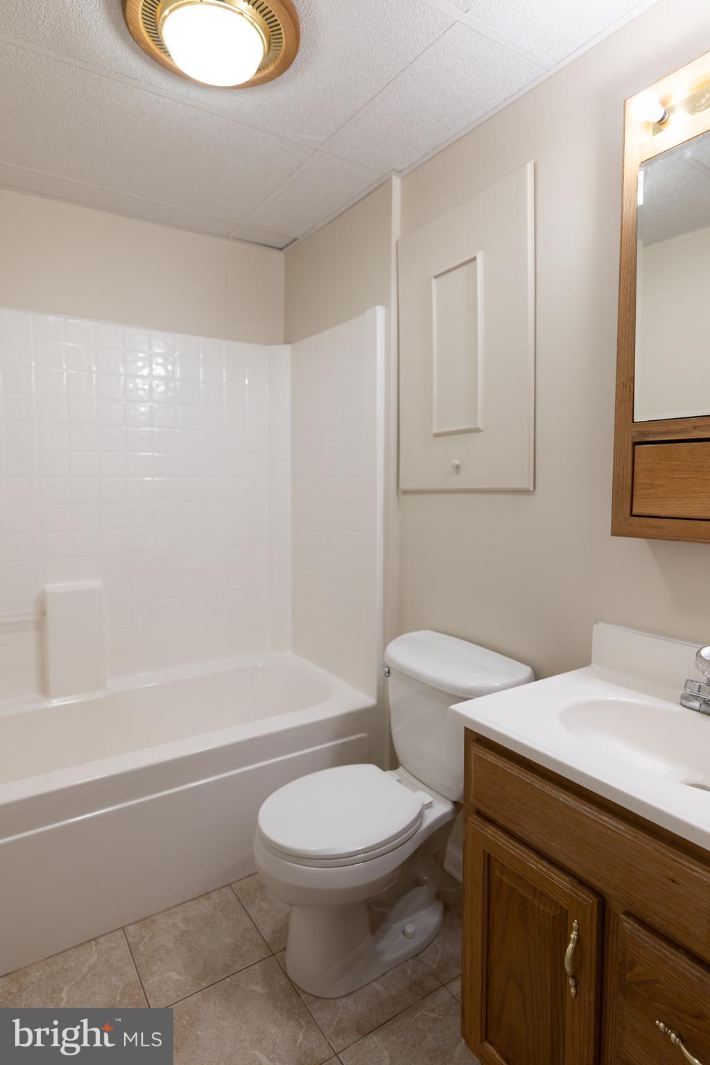 TUDOR SQUARE - Residential