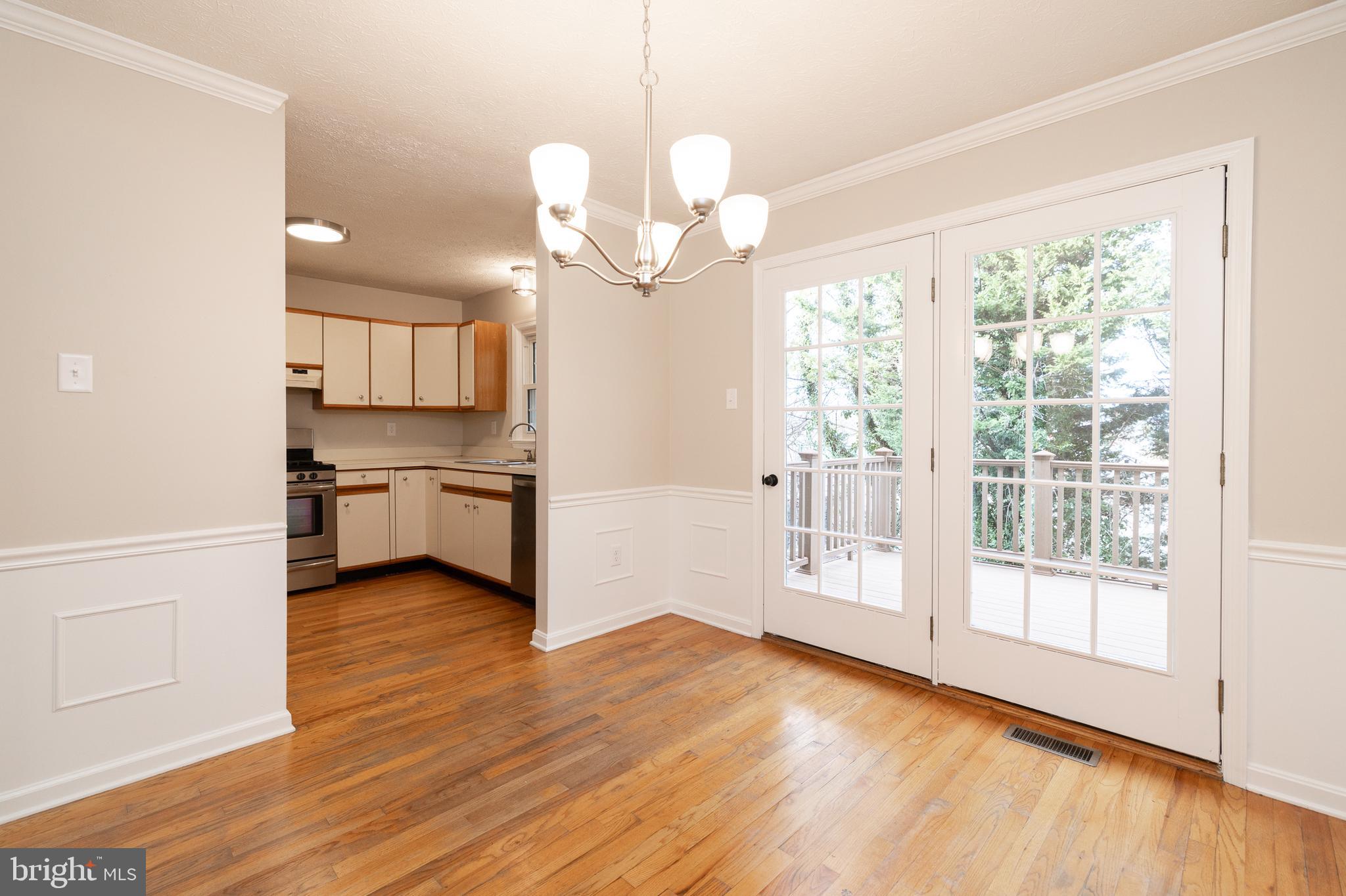 TUDOR SQUARE - Residential