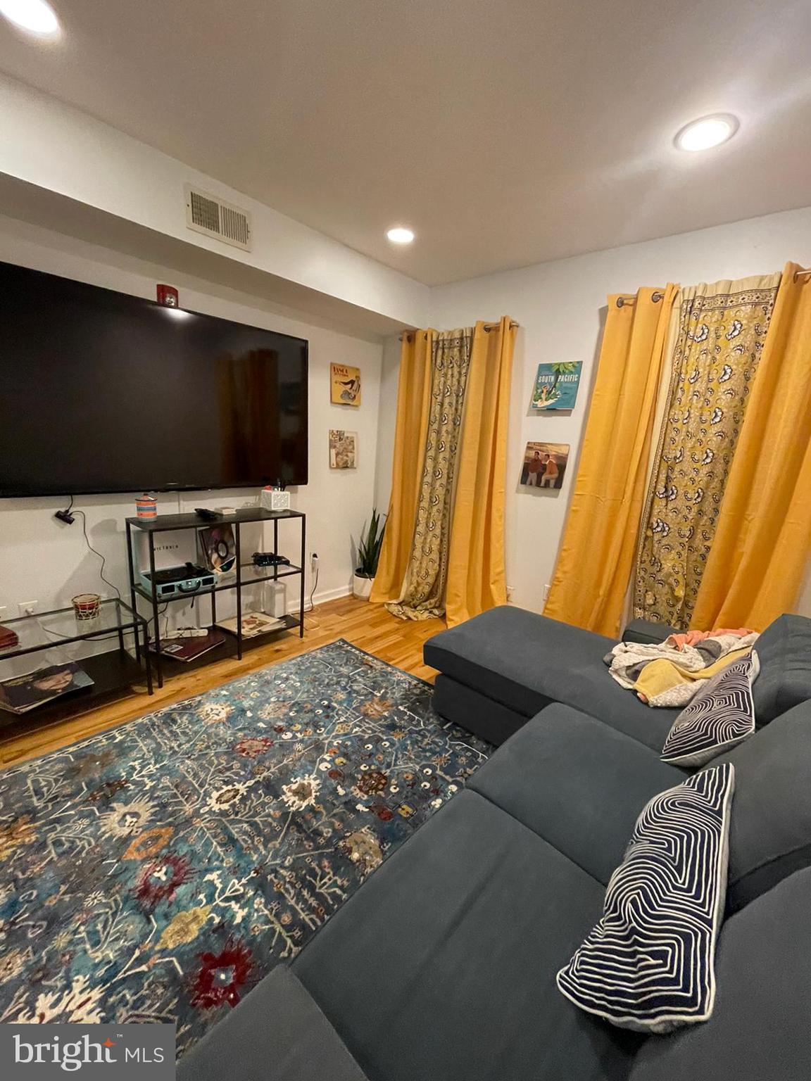 217 W GIRARD AVENUE 2