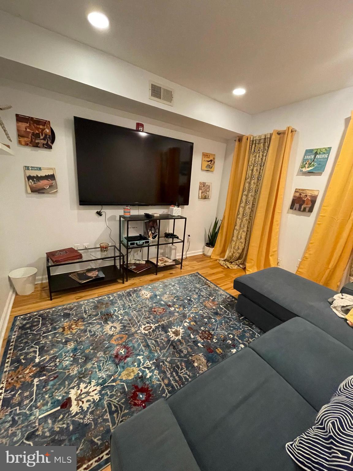 217 W GIRARD AVENUE 2