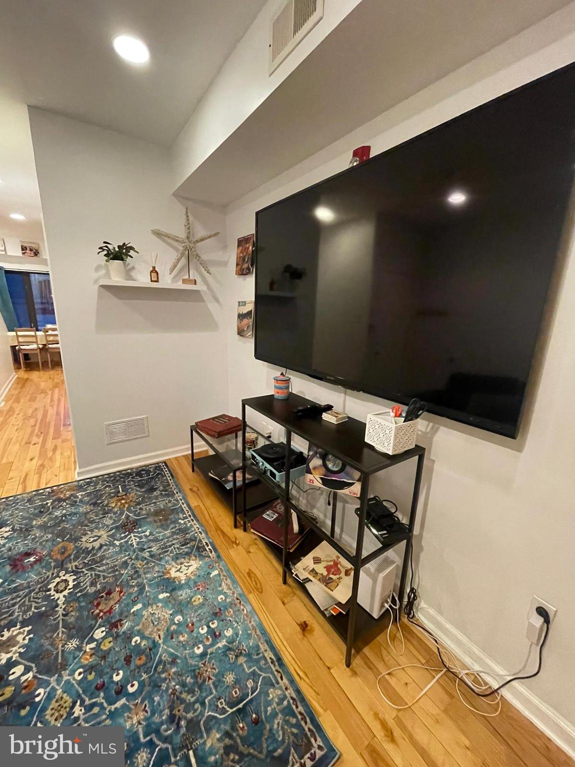 217 W GIRARD AVENUE 2
