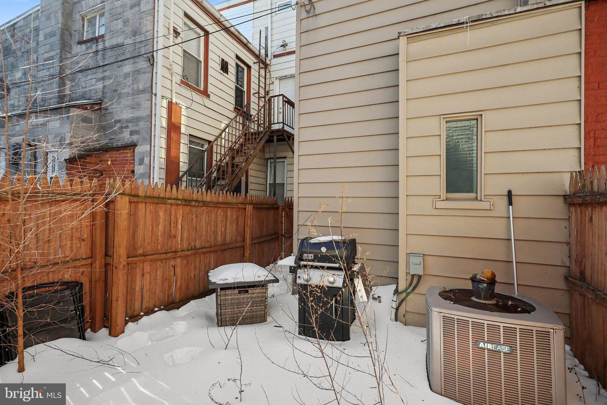 CHESTNUT HILL - Residential