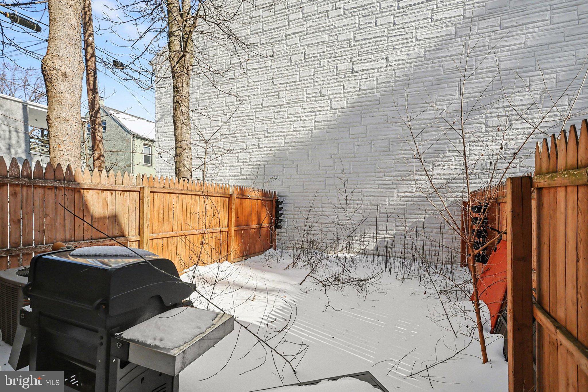 CHESTNUT HILL - Residential