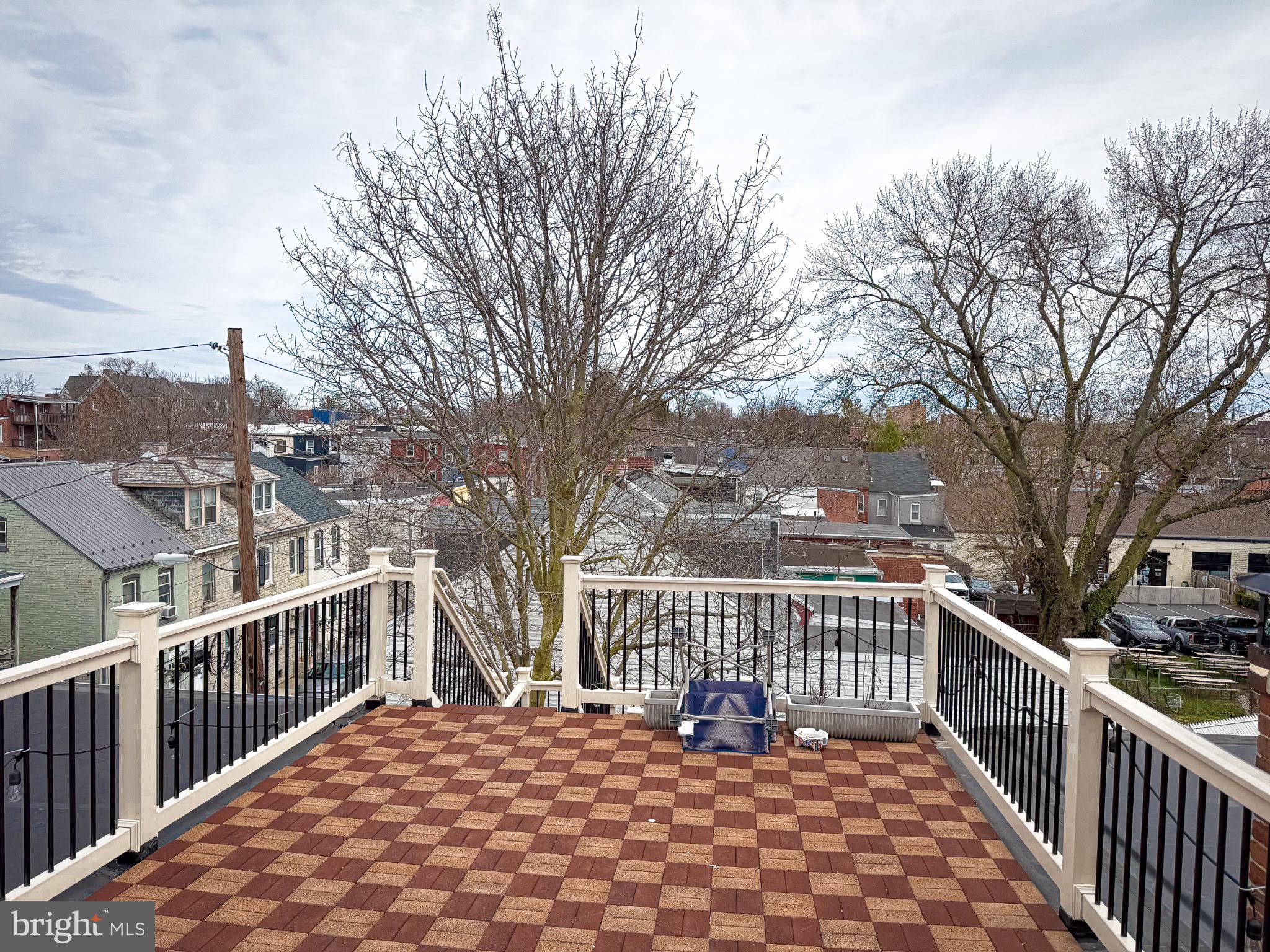 CHESTNUT HILL - Residential