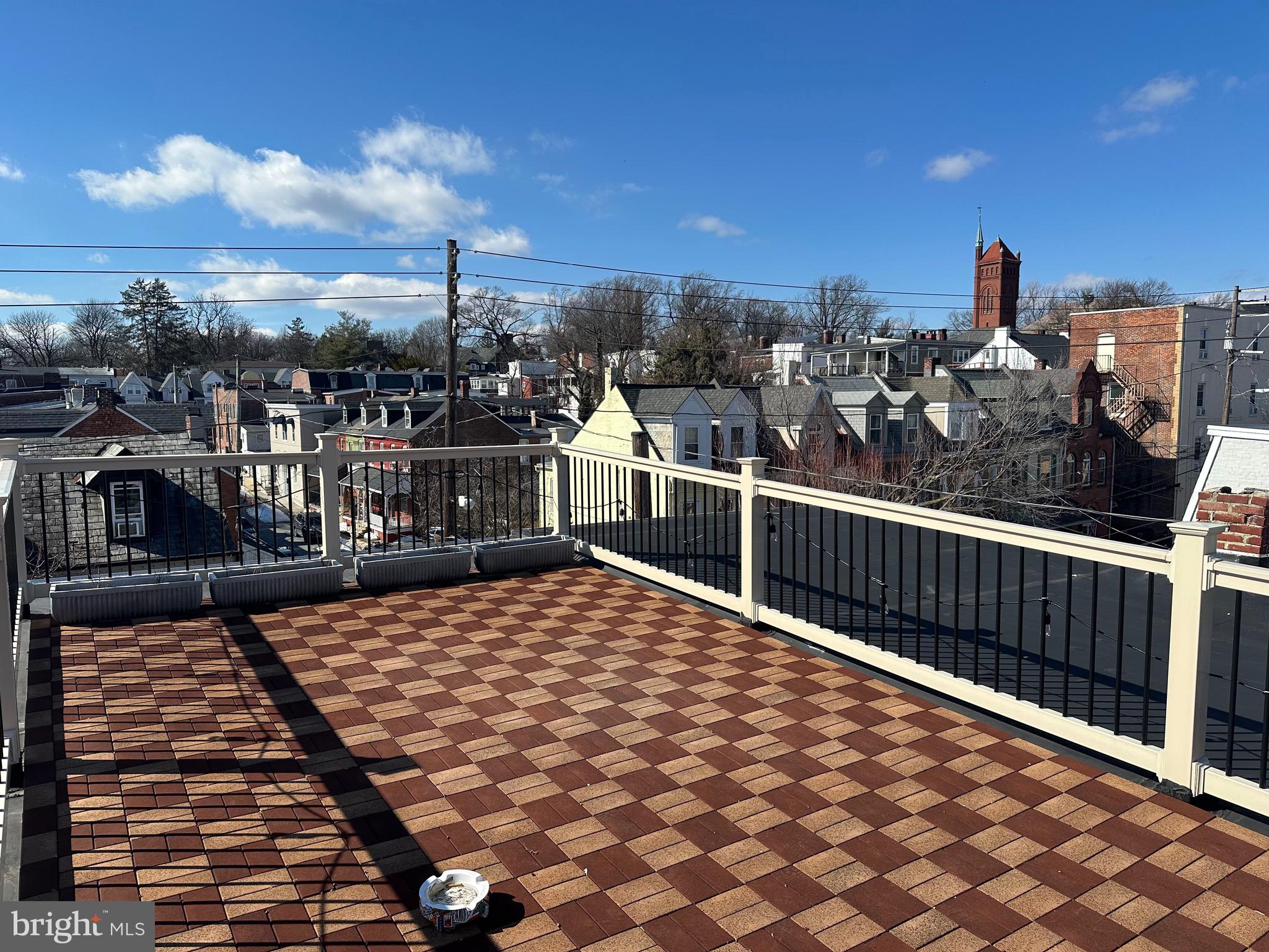 CHESTNUT HILL - Residential