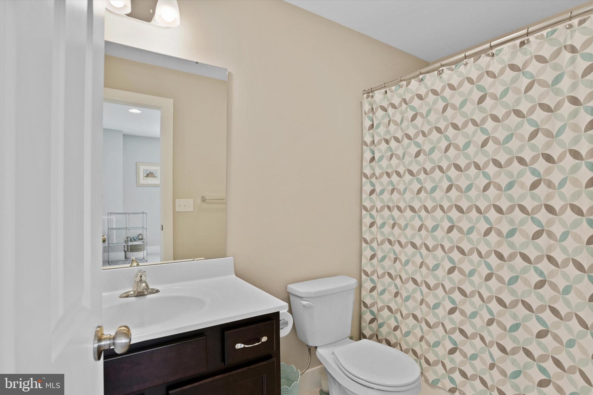 MADISON COURT - Residential