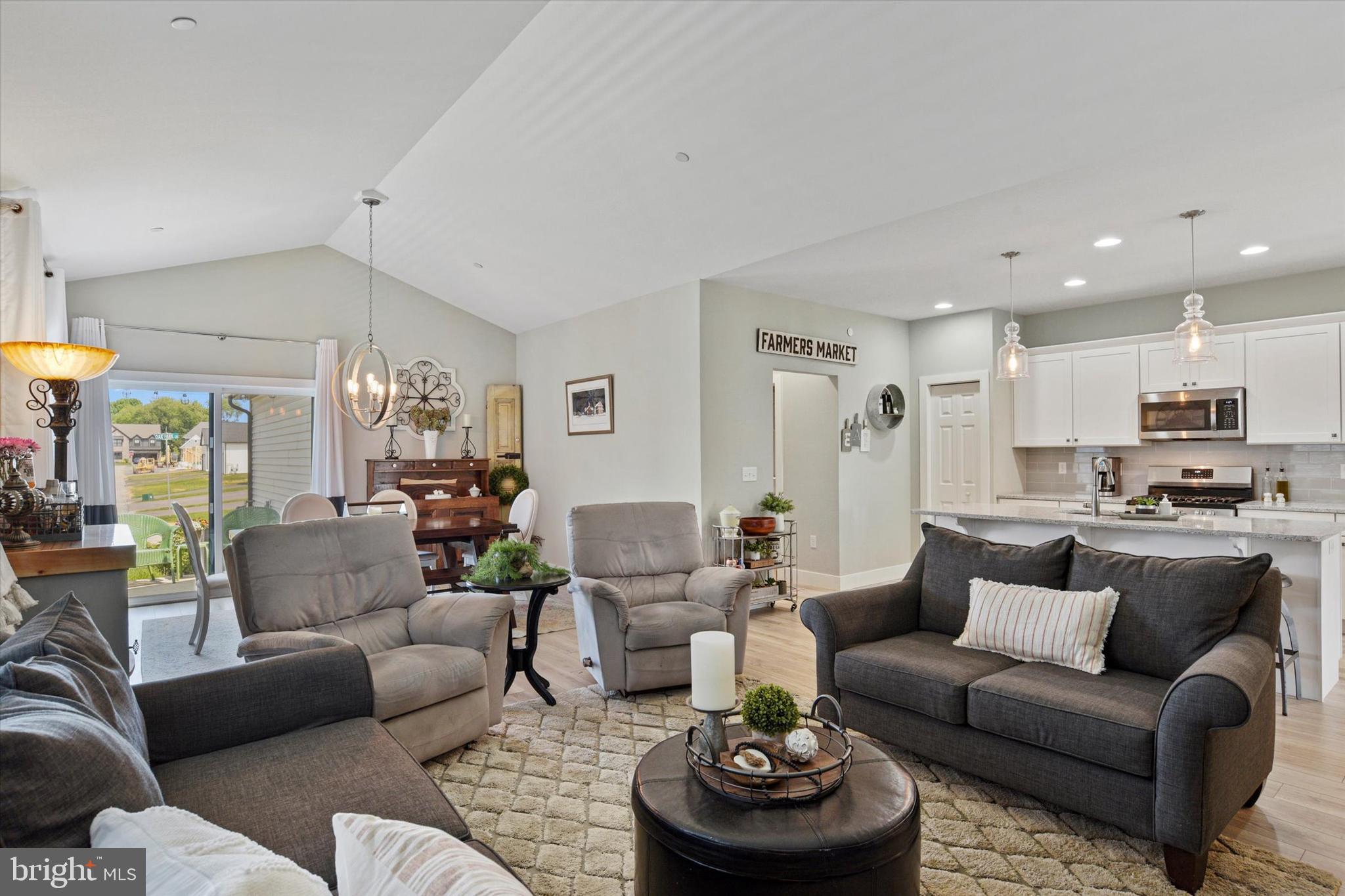 MADISON COURT - Residential