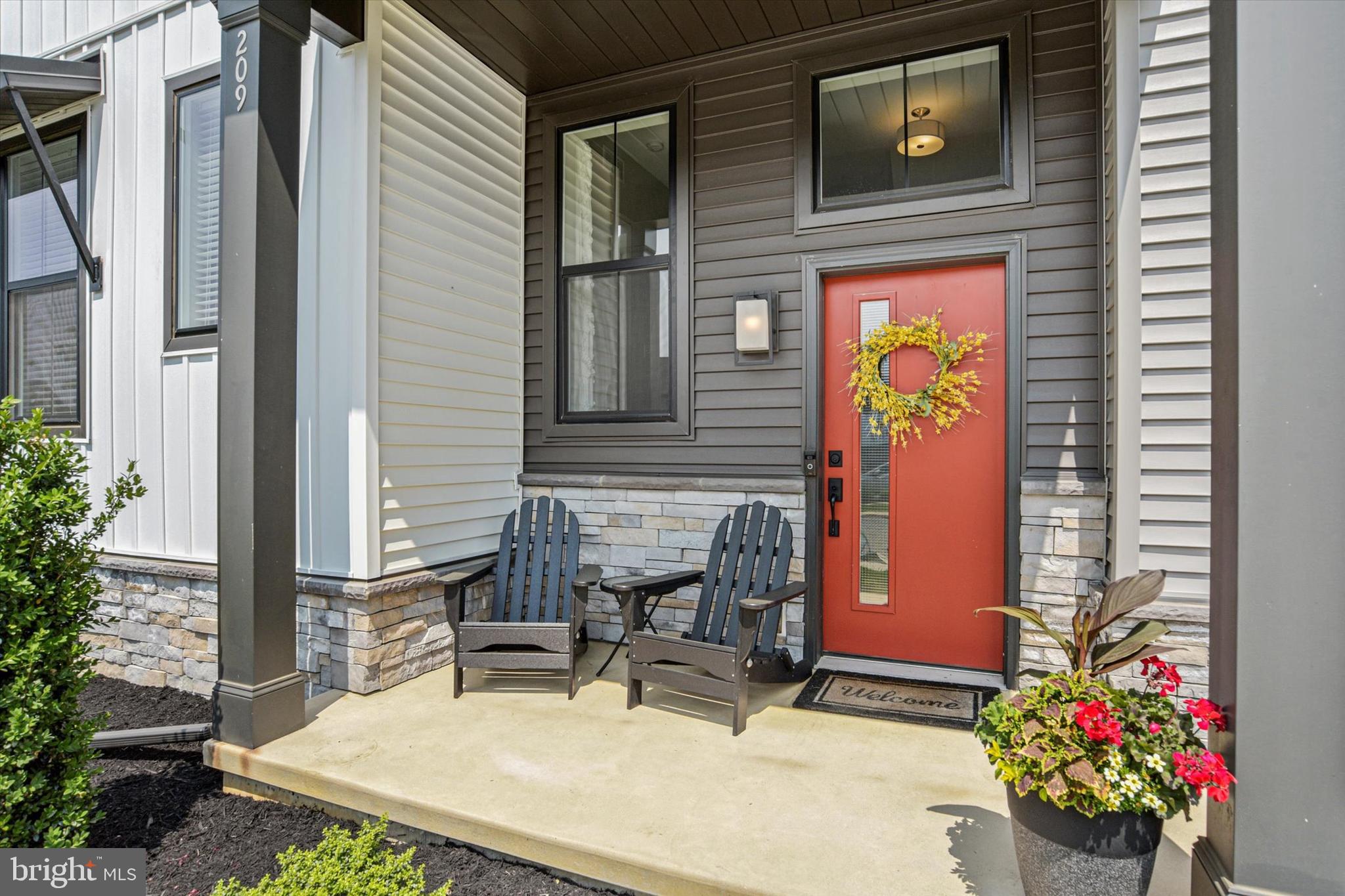 MADISON COURT - Residential