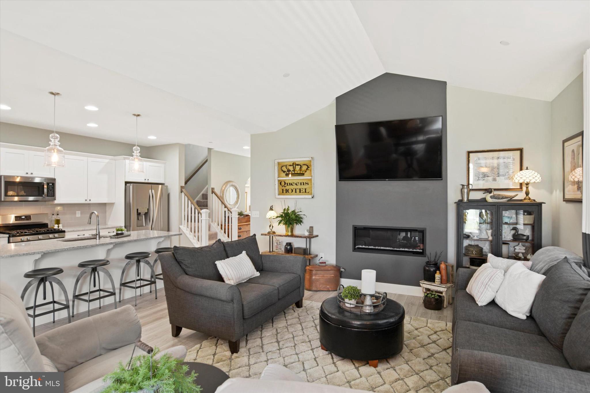 MADISON COURT - Residential