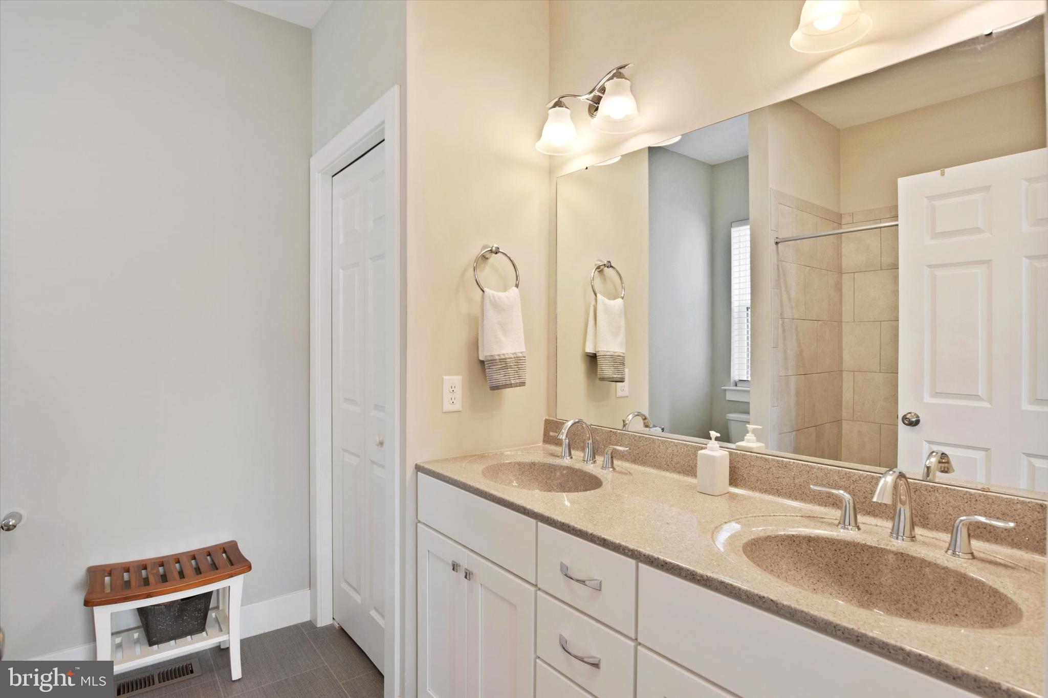 MADISON COURT - Residential