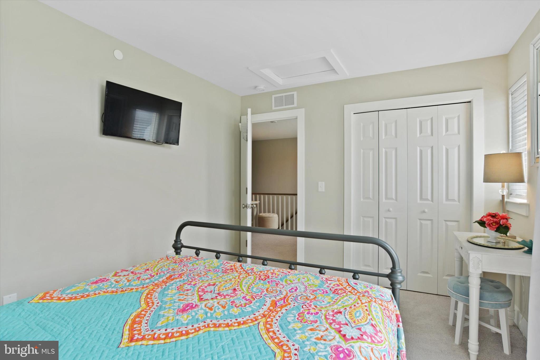 MADISON COURT - Residential